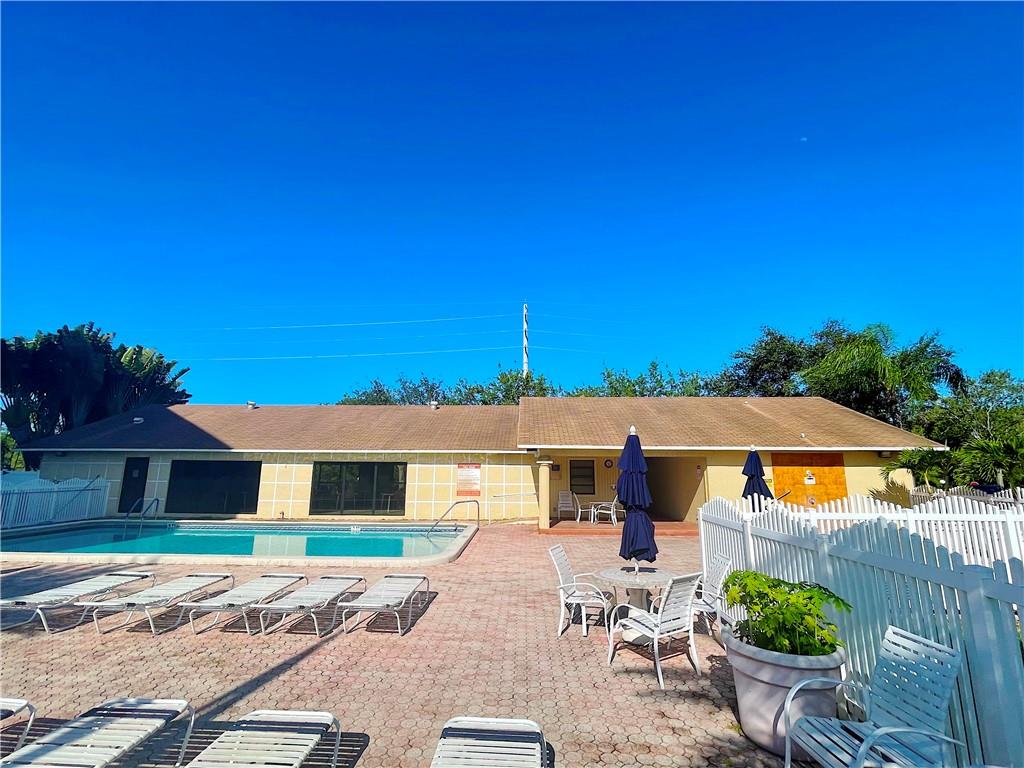 Meadowbrook Lakes - Residential