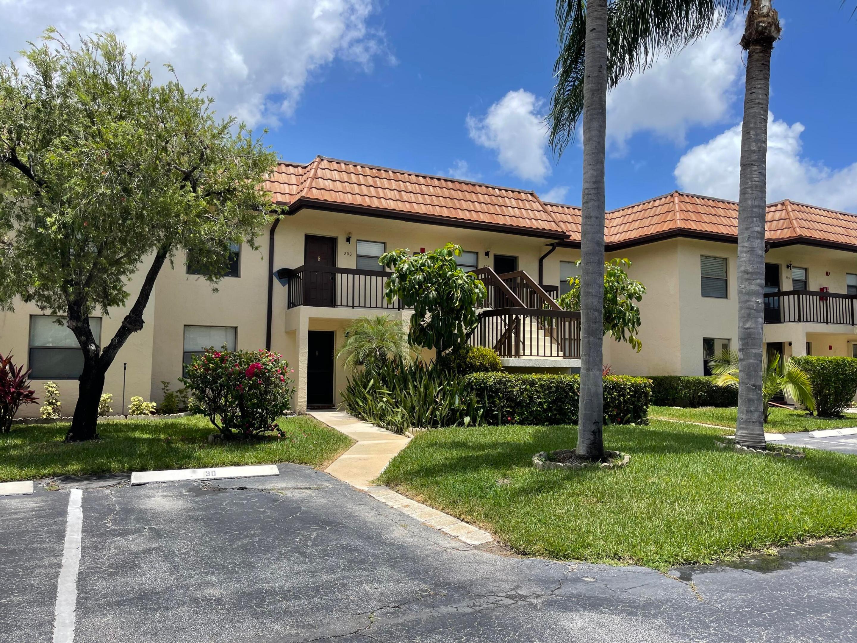 LUCERNE LAKES GOLF COLONY CONDOS - Residential Lease
