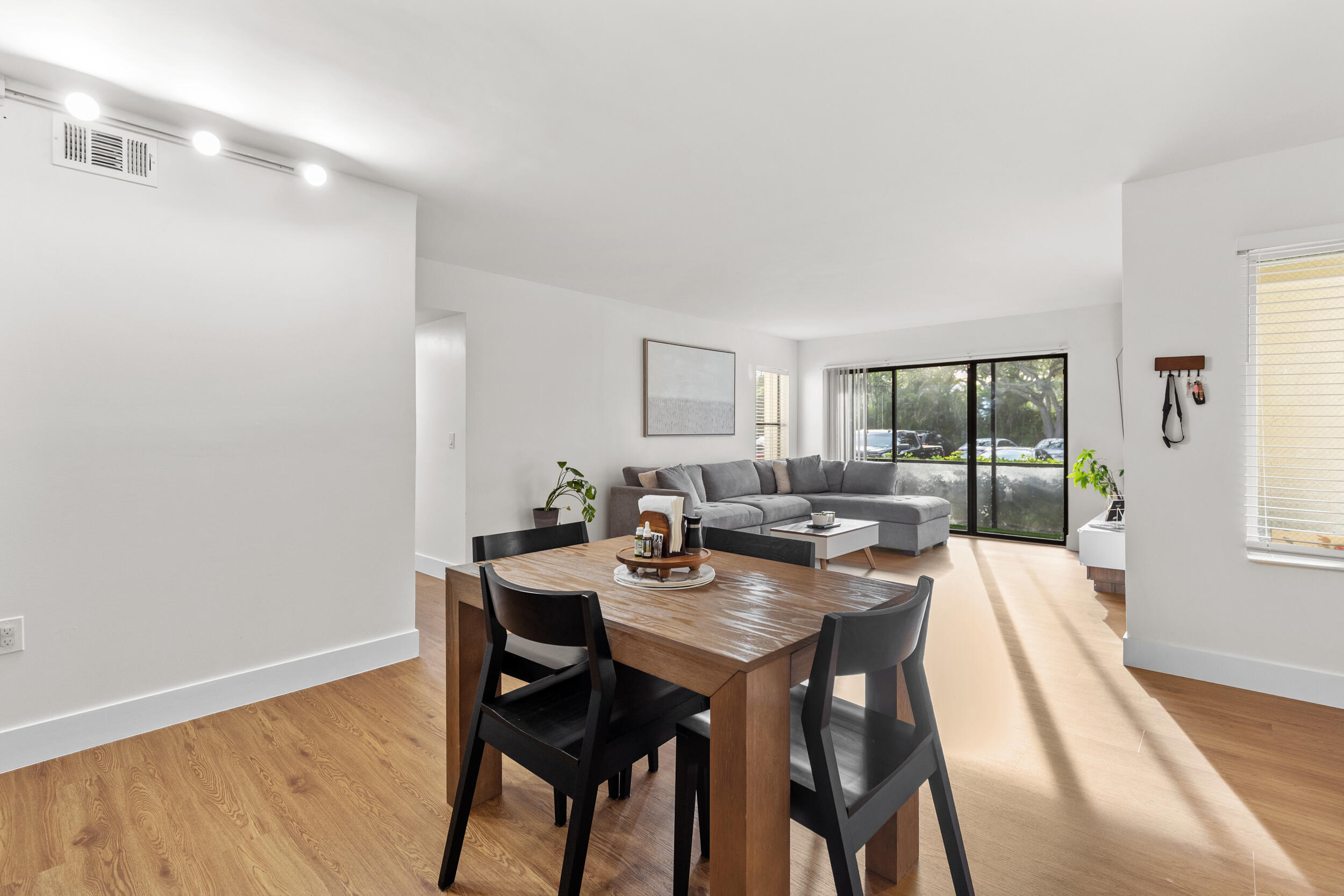 PINE RIDGE NORTH VILLAGE III CONDO - Residential