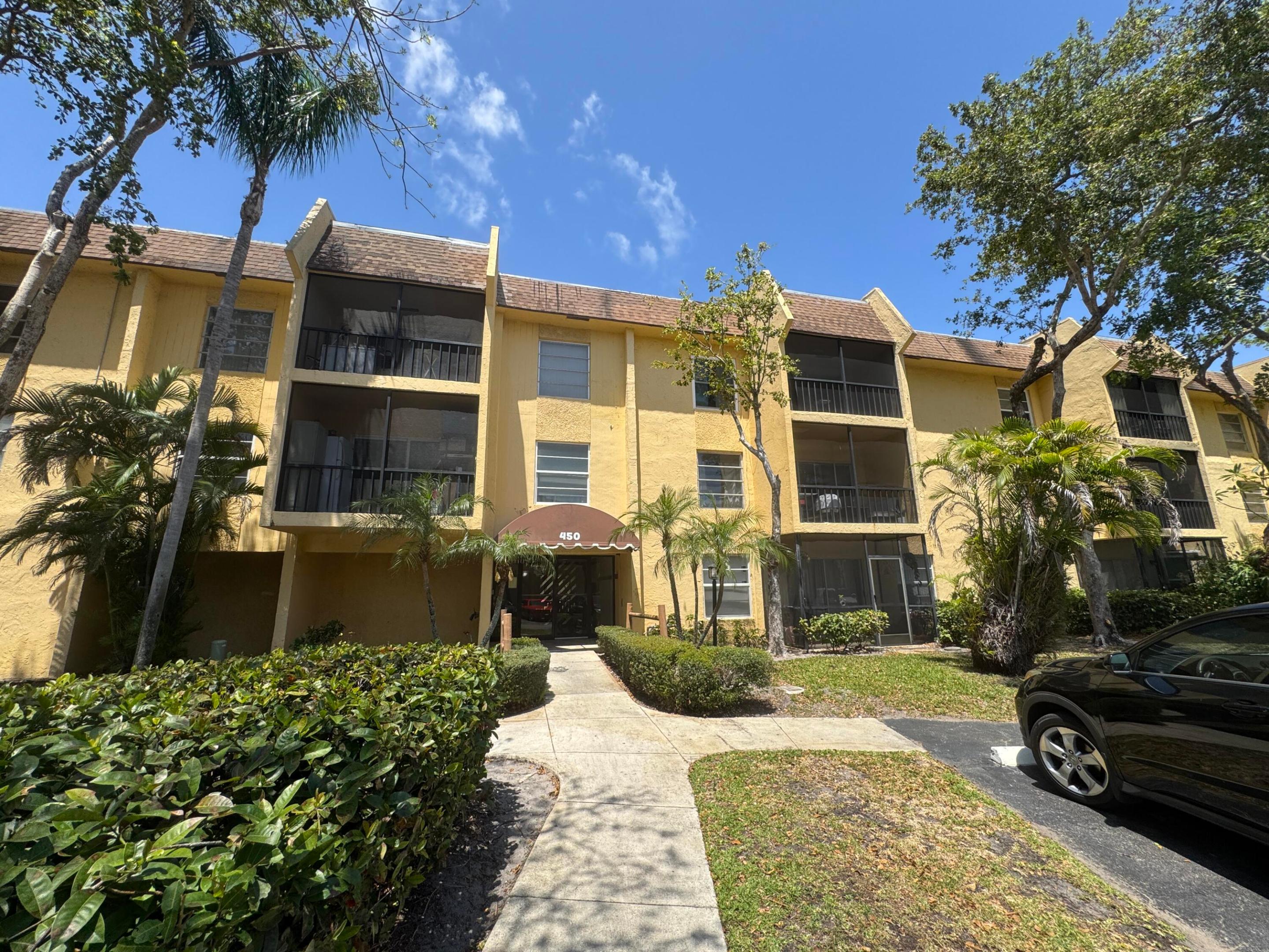 Great 3rd floor apartment with a large Bedroom and a full bathroom, complete with your own private covered screened in balcony. Building has secure lobby entrance. Extremely close to FAU and Palm Beach State College. Minutes to the Beach, Mizner Park and all that Downtown Boca Raton has to offer. This development has a large community pool, tennis court, bike storage and areas to have outdoor cookouts! Please call for tour or more details. Easy to show. Full credit report and references required.