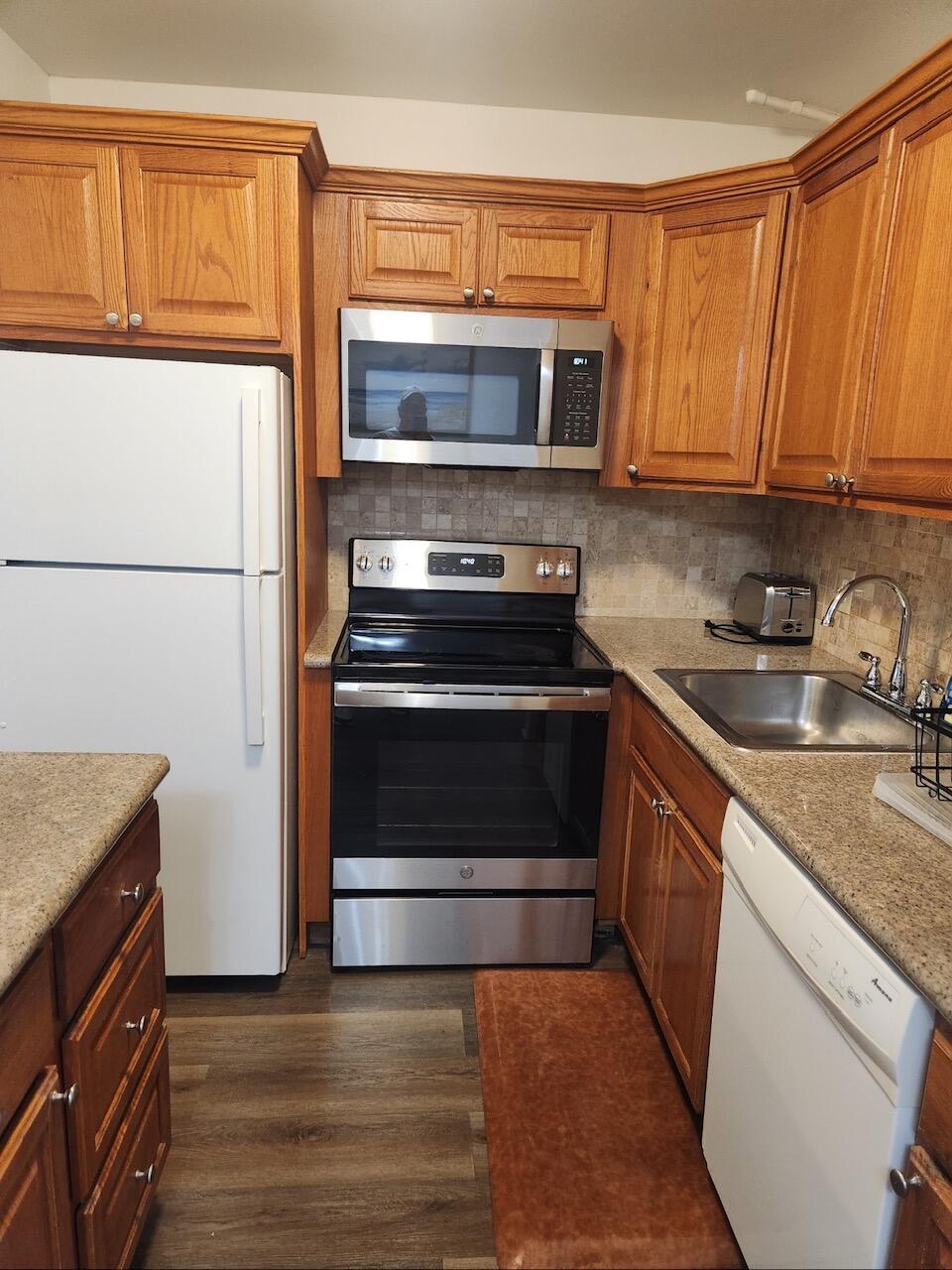 WESTBURY E CONDO - Residential