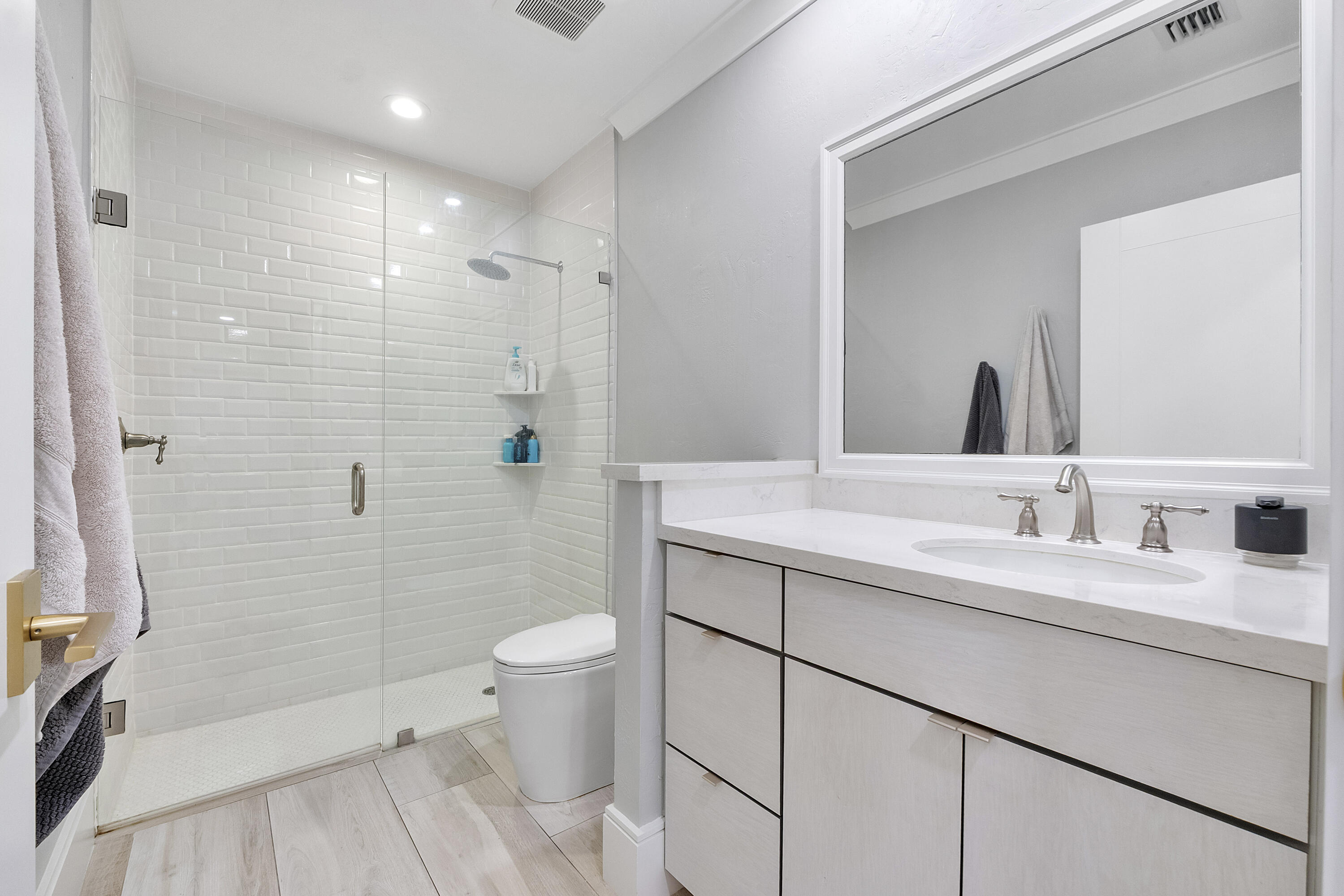 LAKE ROGERS ISLE UNIT D - Residential Lease