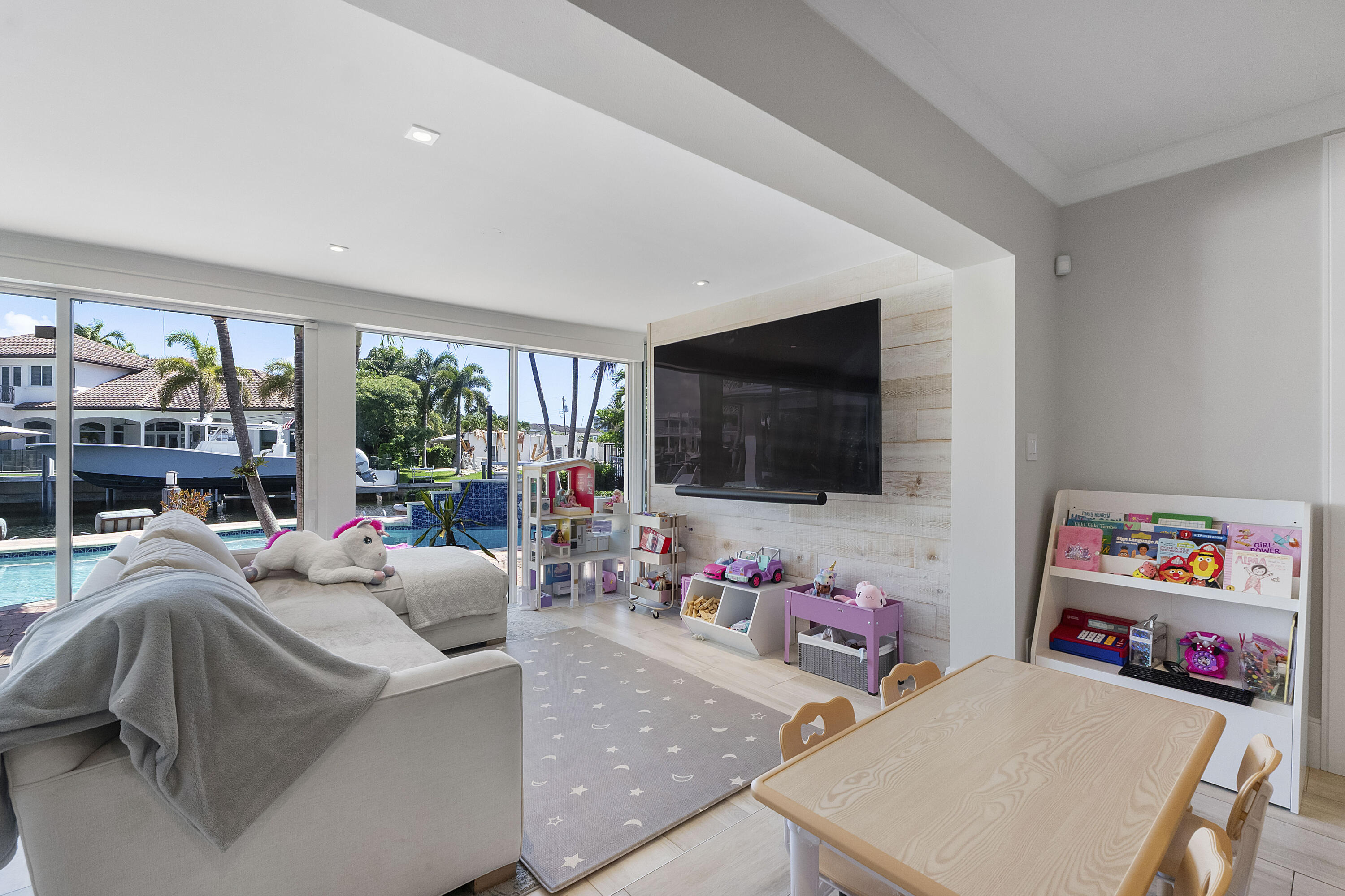 LAKE ROGERS ISLE UNIT D - Residential Lease