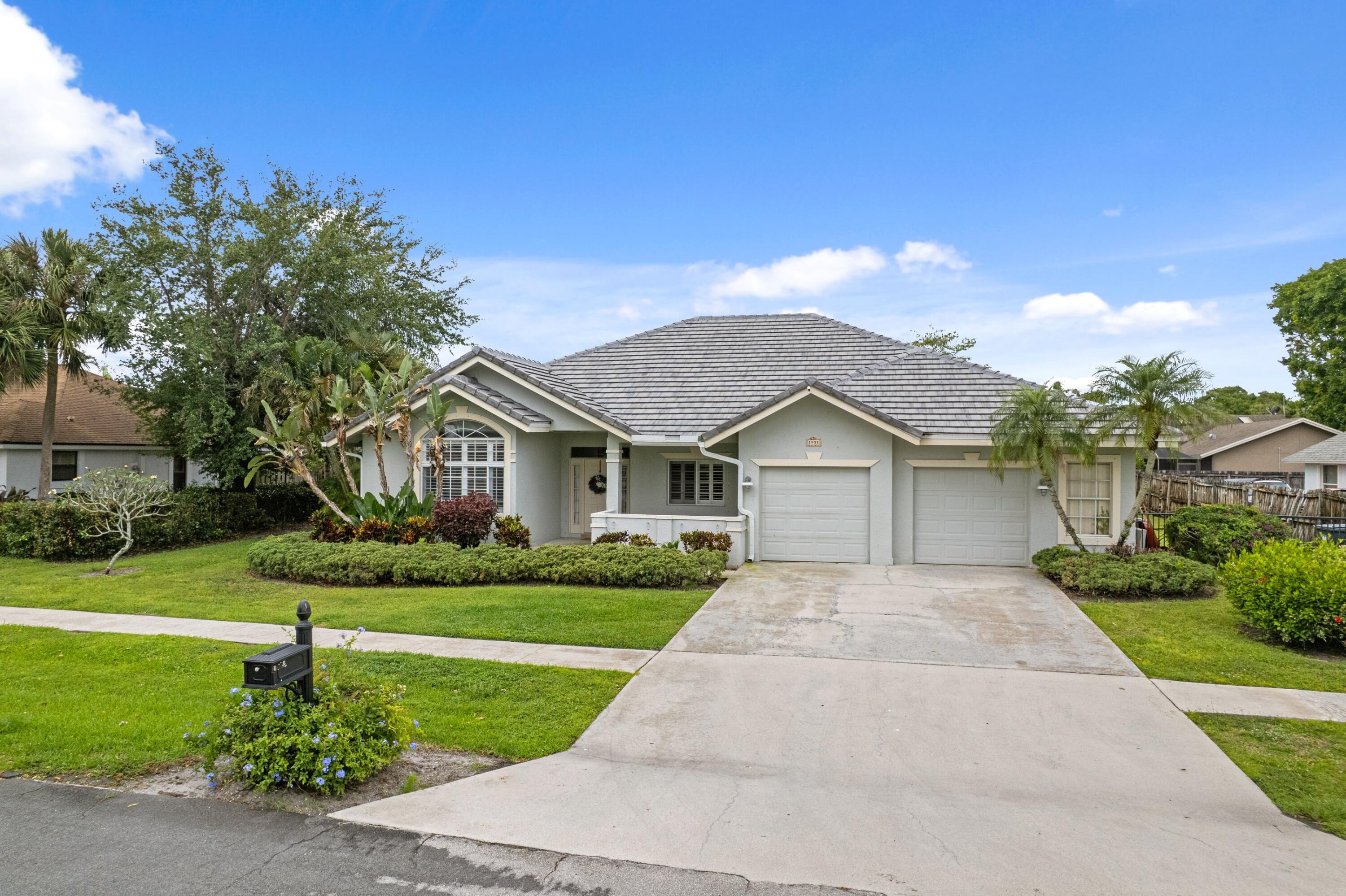 GREENVIEW SHORES 2 OF WELLINGTON - Residential