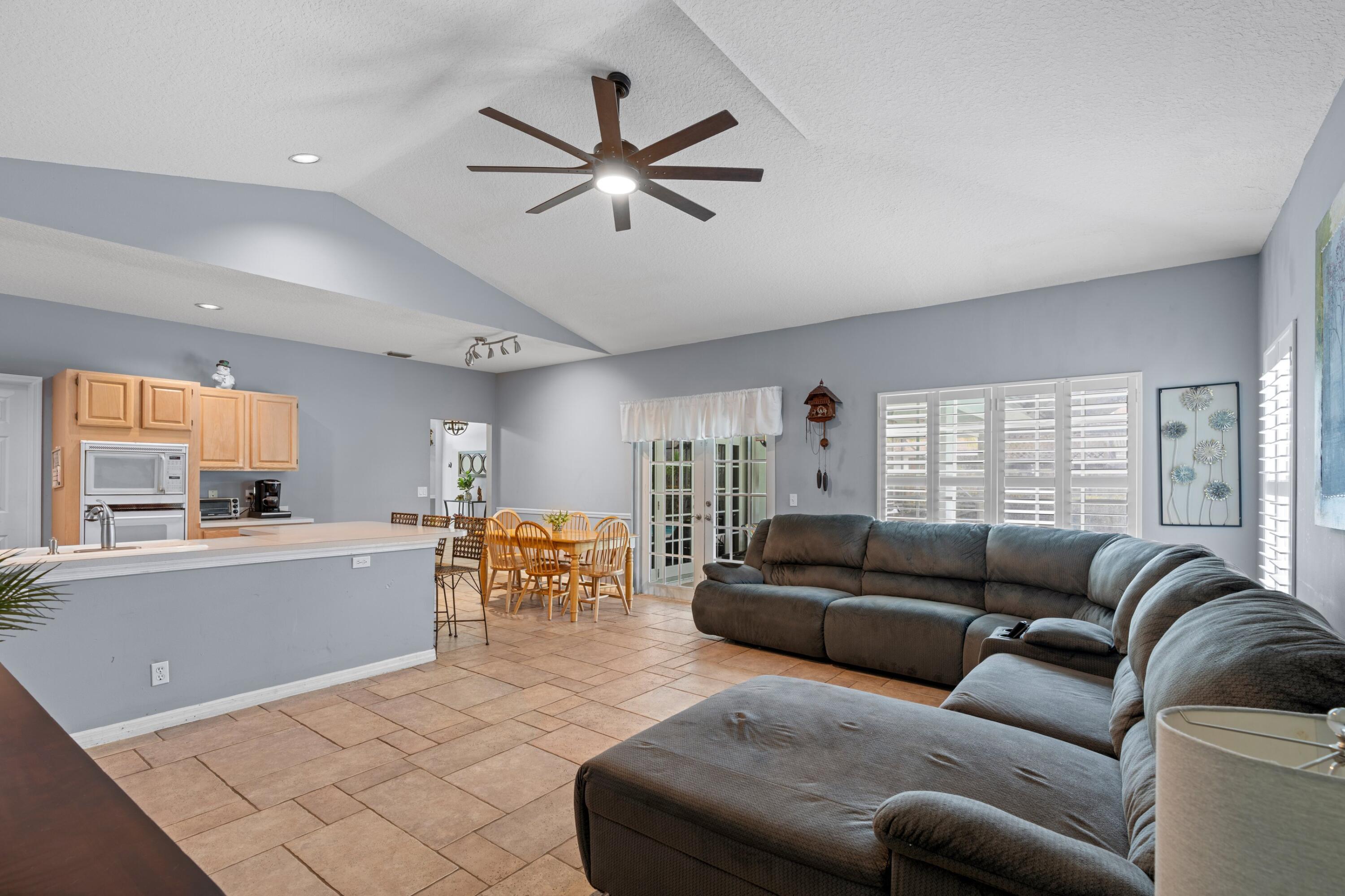 GREENVIEW SHORES 2 OF WELLINGTON - Residential