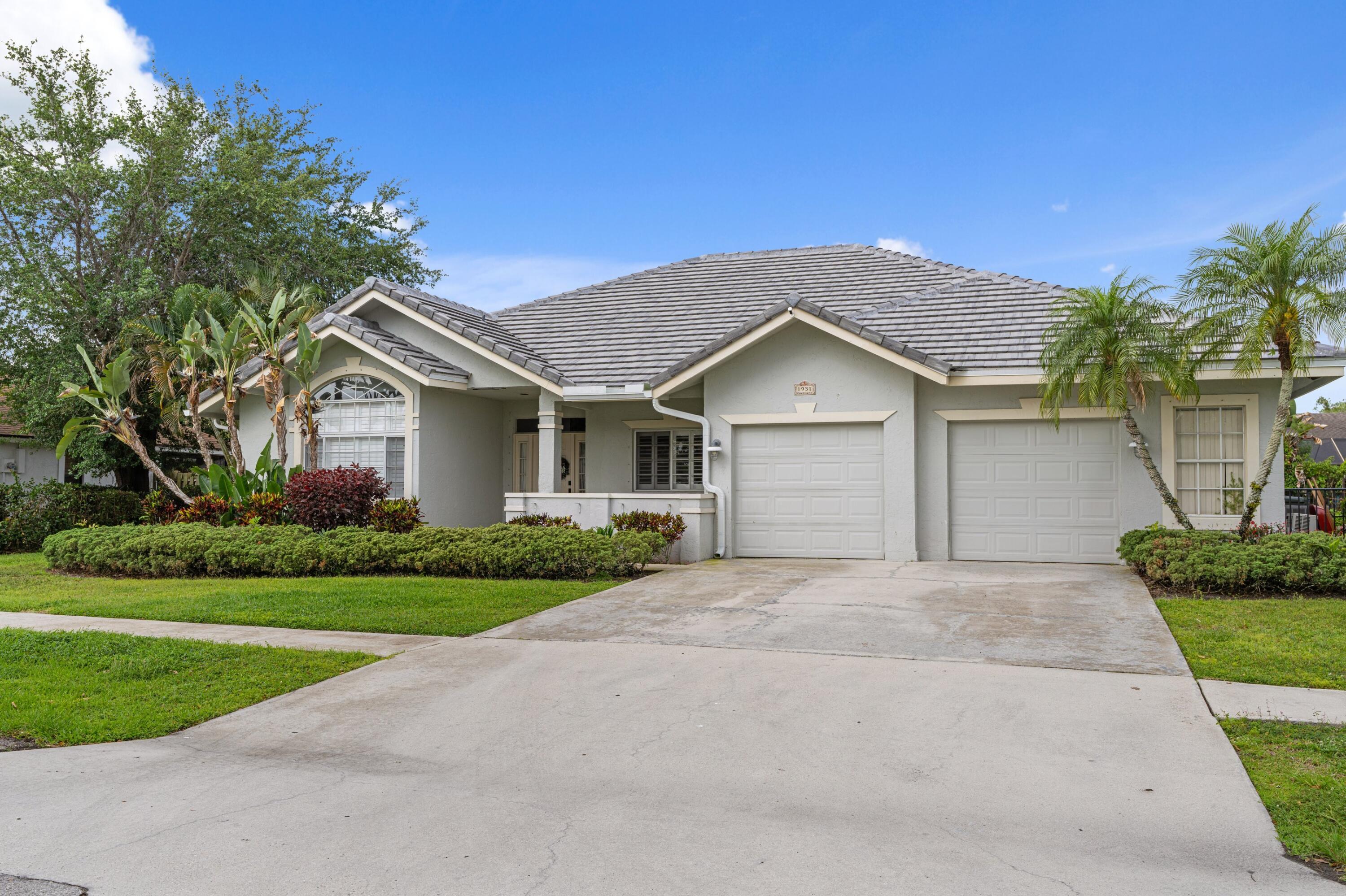 GREENVIEW SHORES 2 OF WELLINGTON - Residential