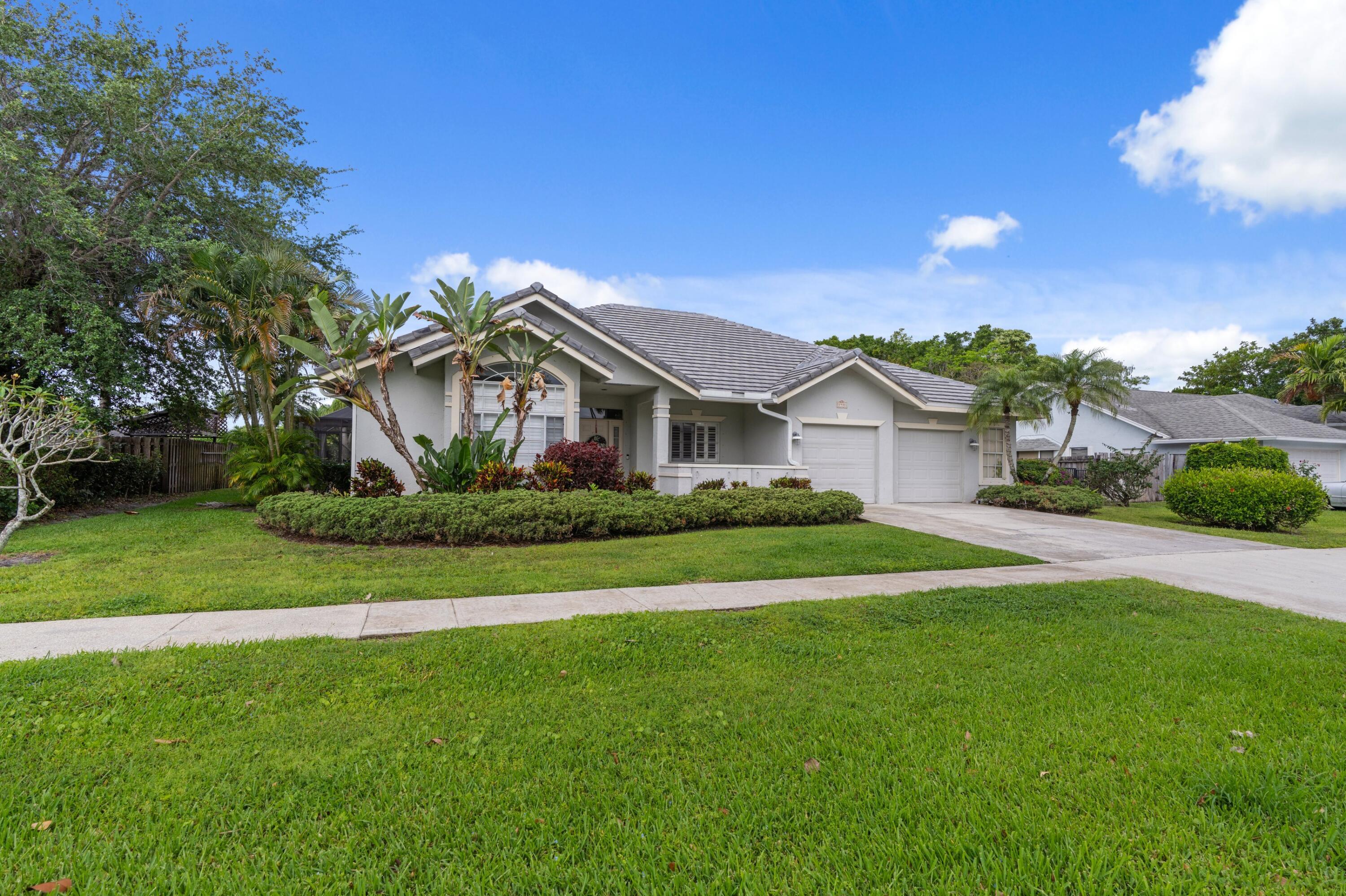 GREENVIEW SHORES 2 OF WELLINGTON - Residential