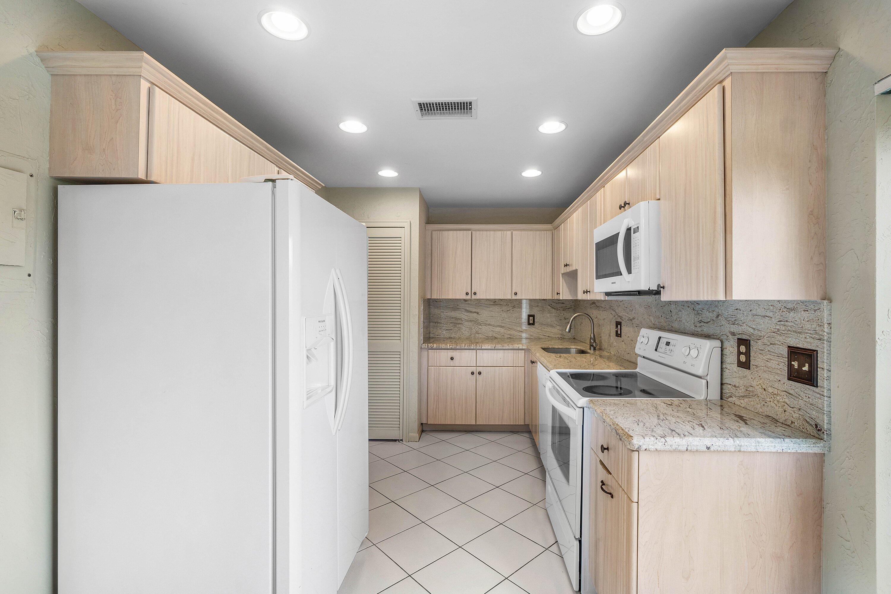 STRATFORD AT HUNTERS RUN CONDO - Residential
