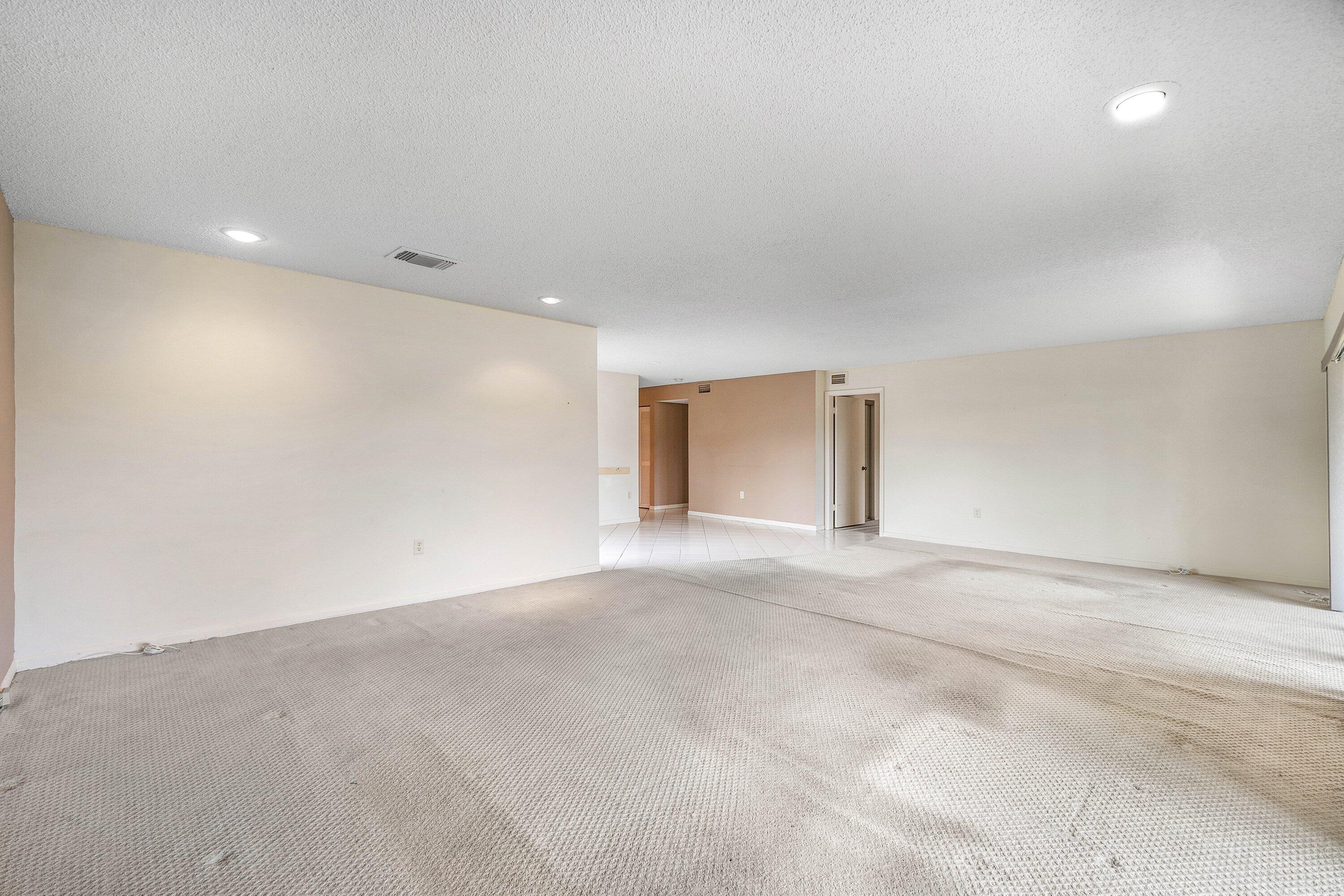 STRATFORD AT HUNTERS RUN CONDO - Residential