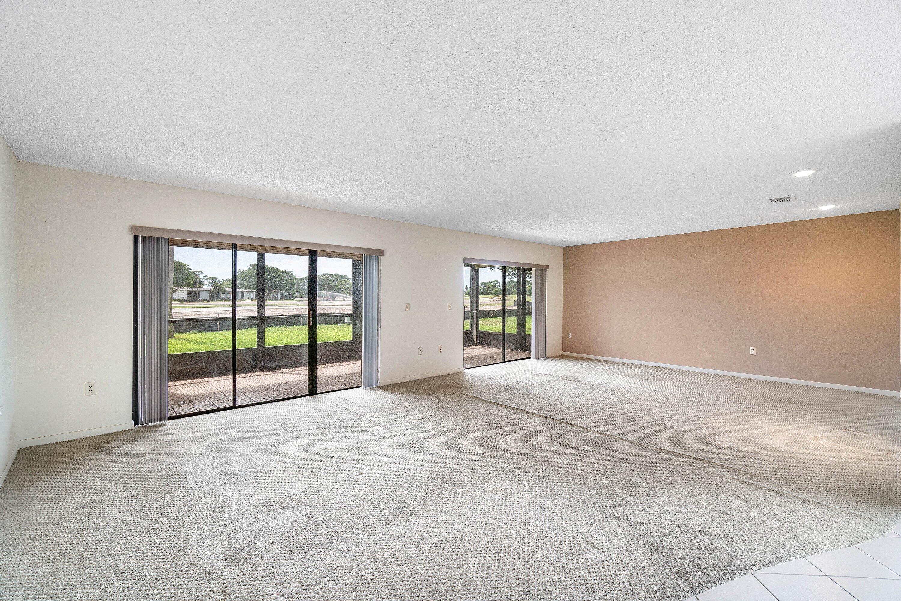 STRATFORD AT HUNTERS RUN CONDO - Residential