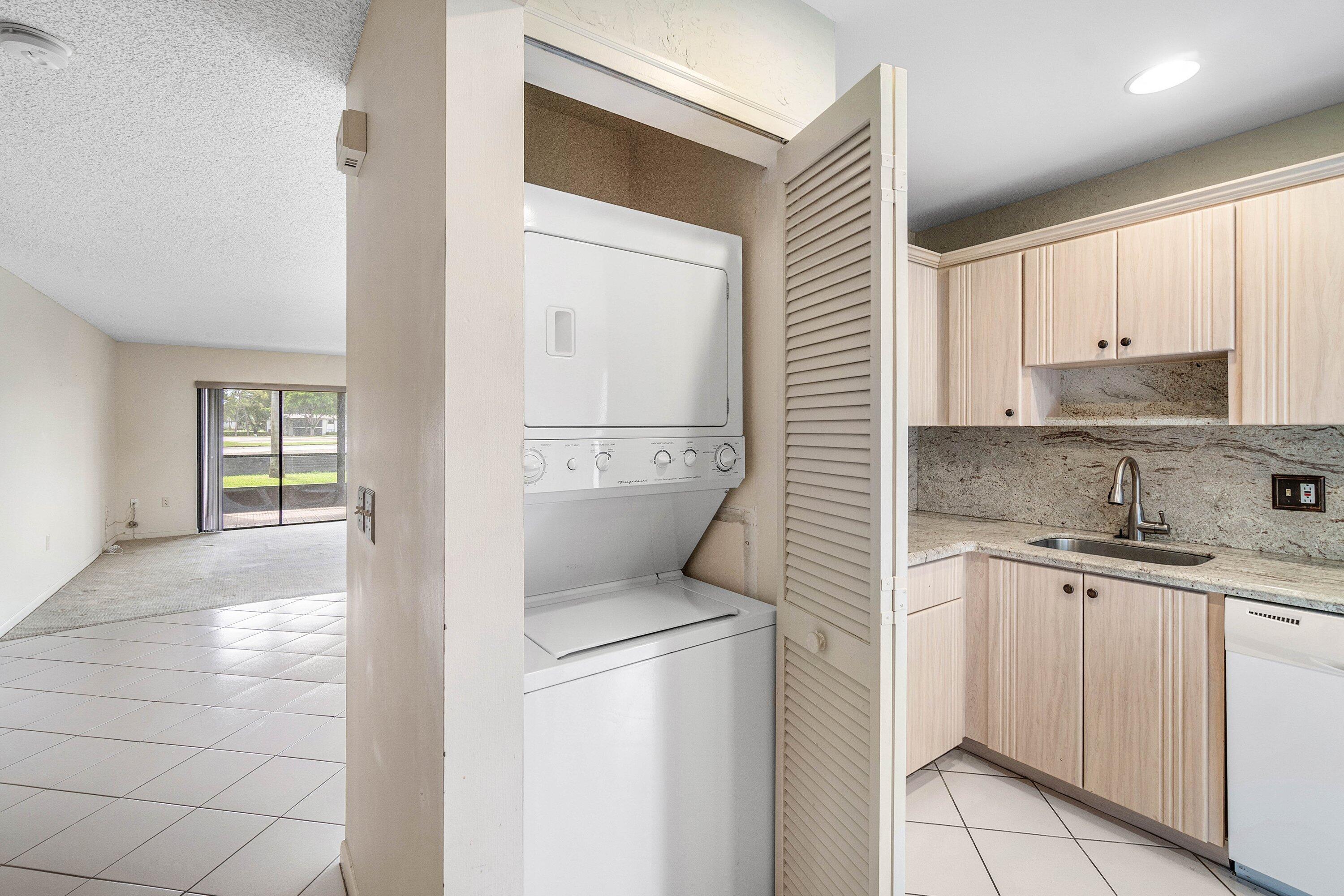 STRATFORD AT HUNTERS RUN CONDO - Residential