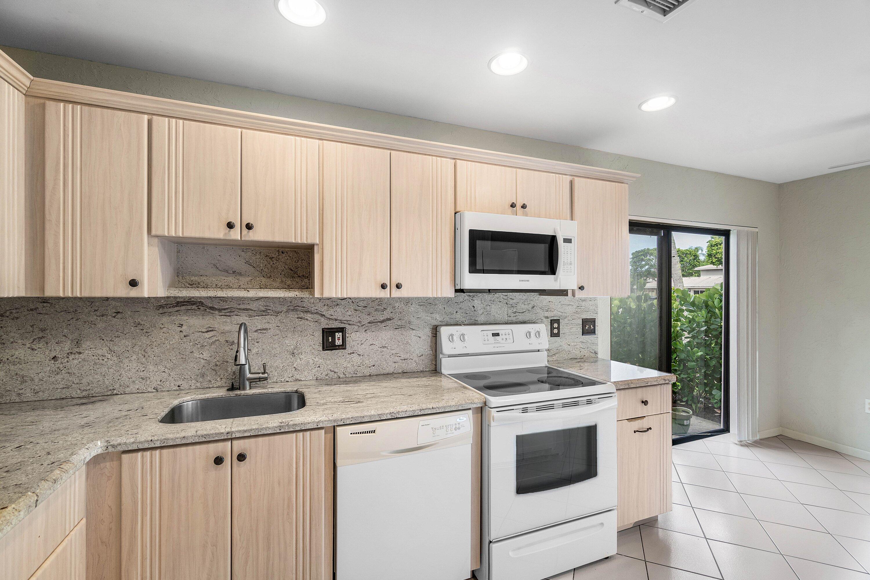 STRATFORD AT HUNTERS RUN CONDO - Residential