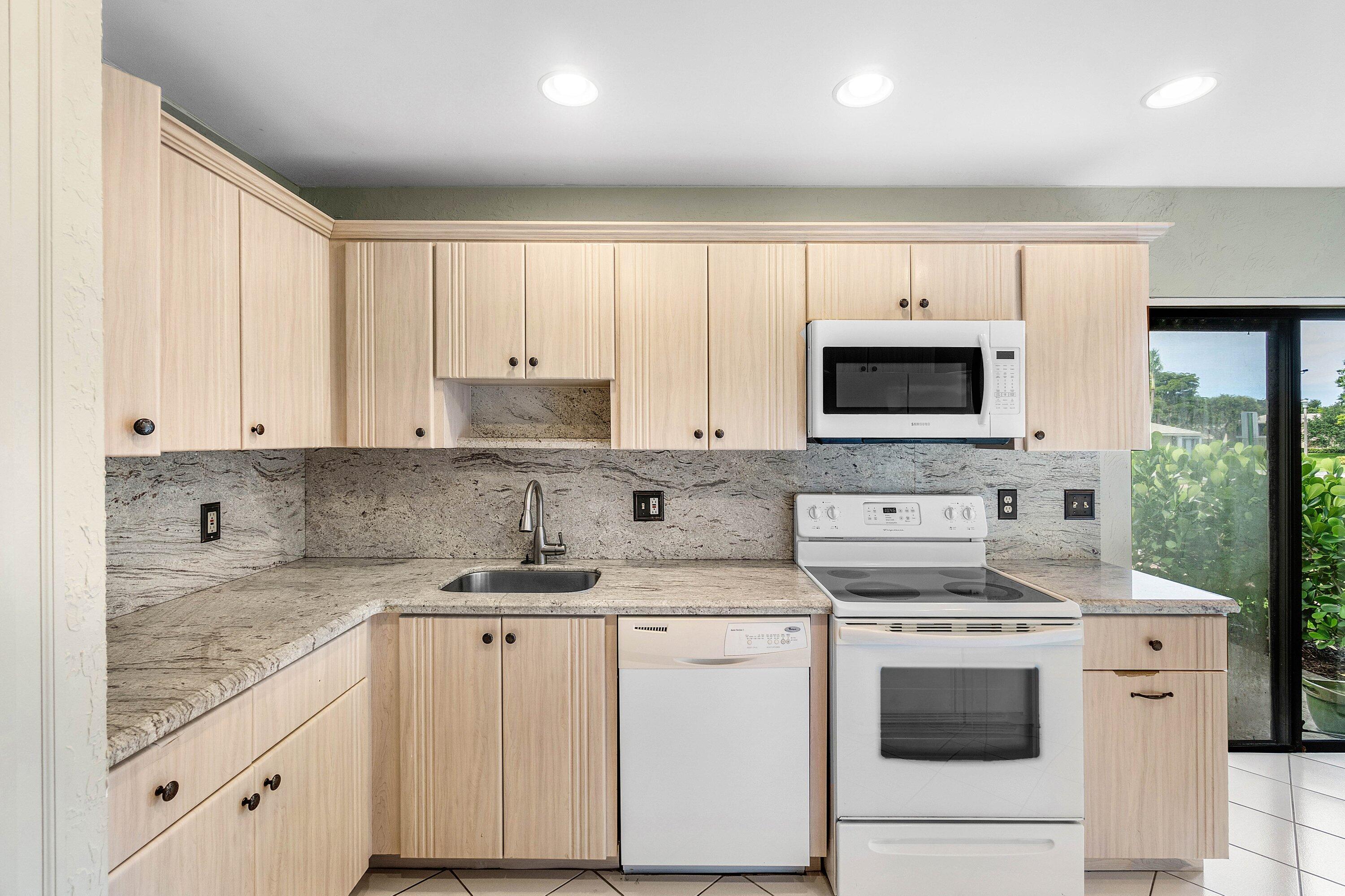 STRATFORD AT HUNTERS RUN CONDO - Residential