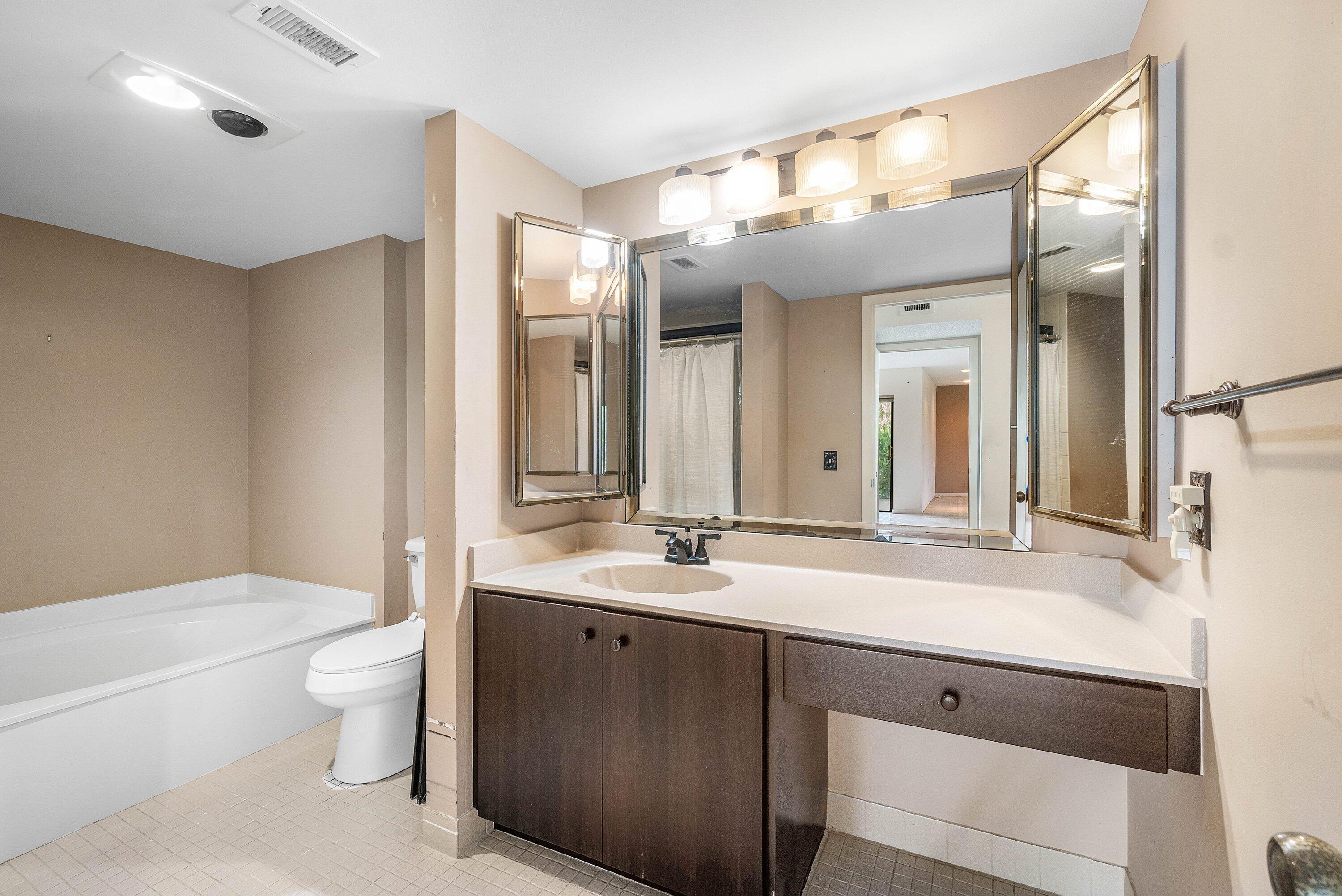 STRATFORD AT HUNTERS RUN CONDO - Residential