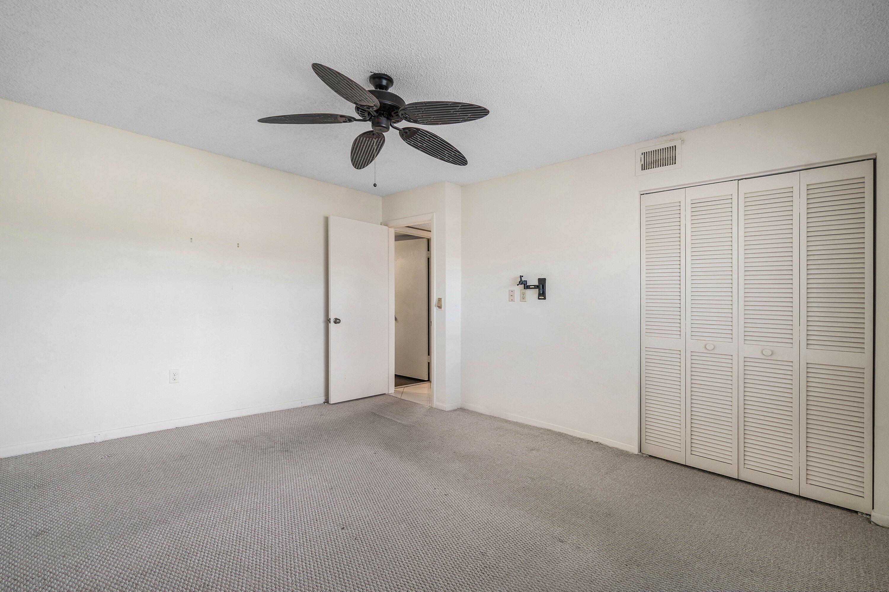 STRATFORD AT HUNTERS RUN CONDO - Residential