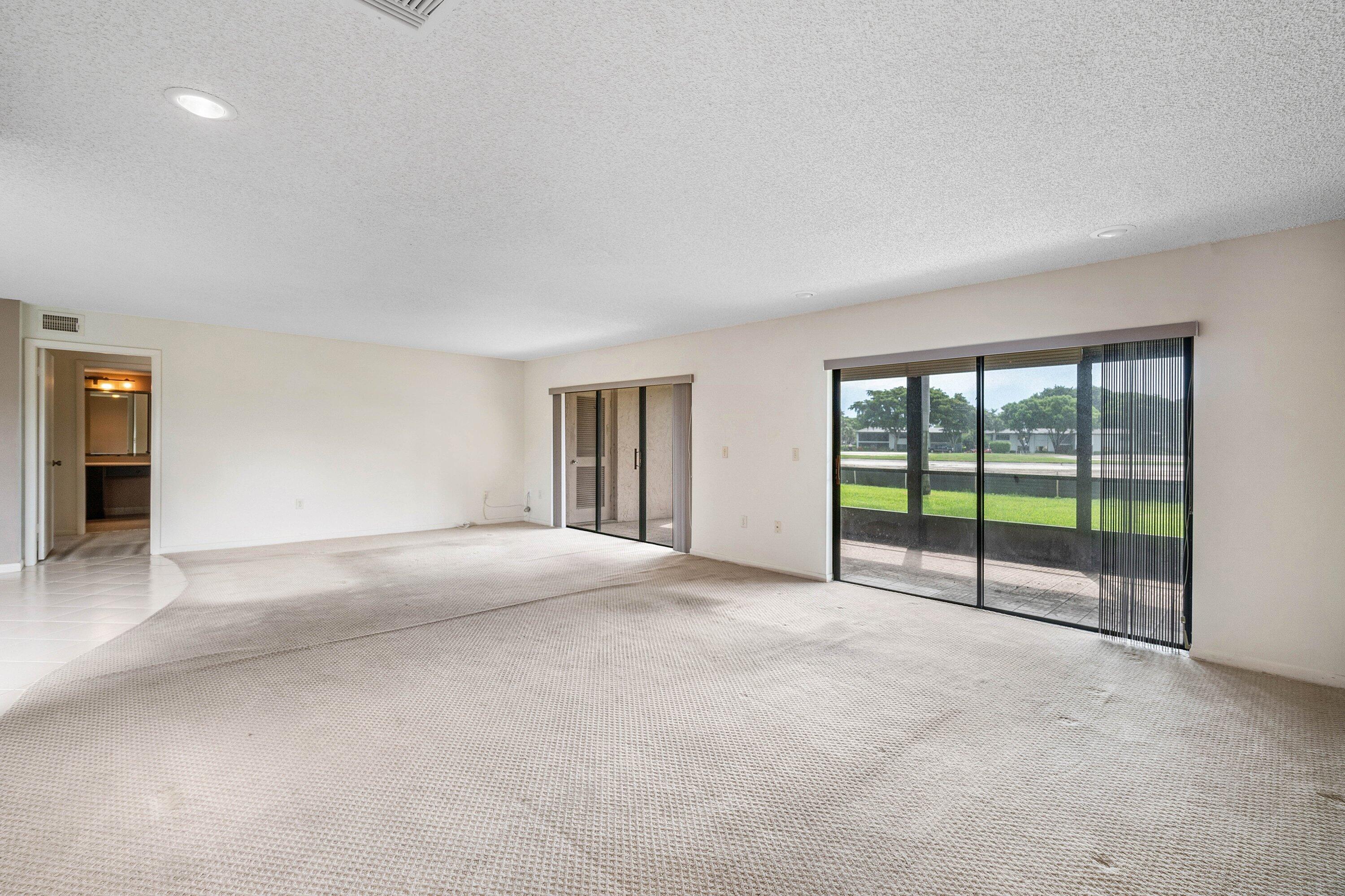 STRATFORD AT HUNTERS RUN CONDO - Residential