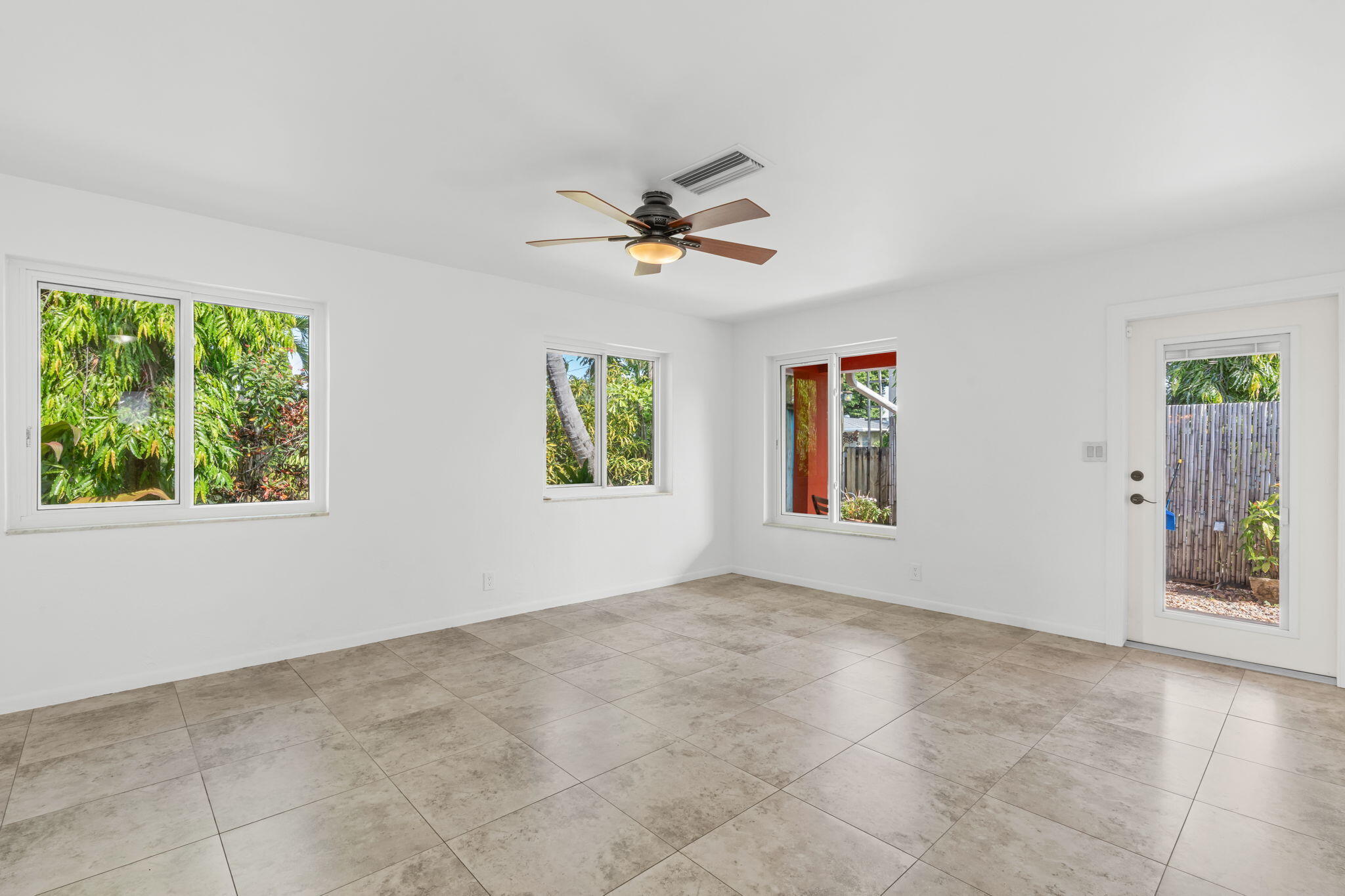OAKLAND PARK SECOND ADD - Residential Income