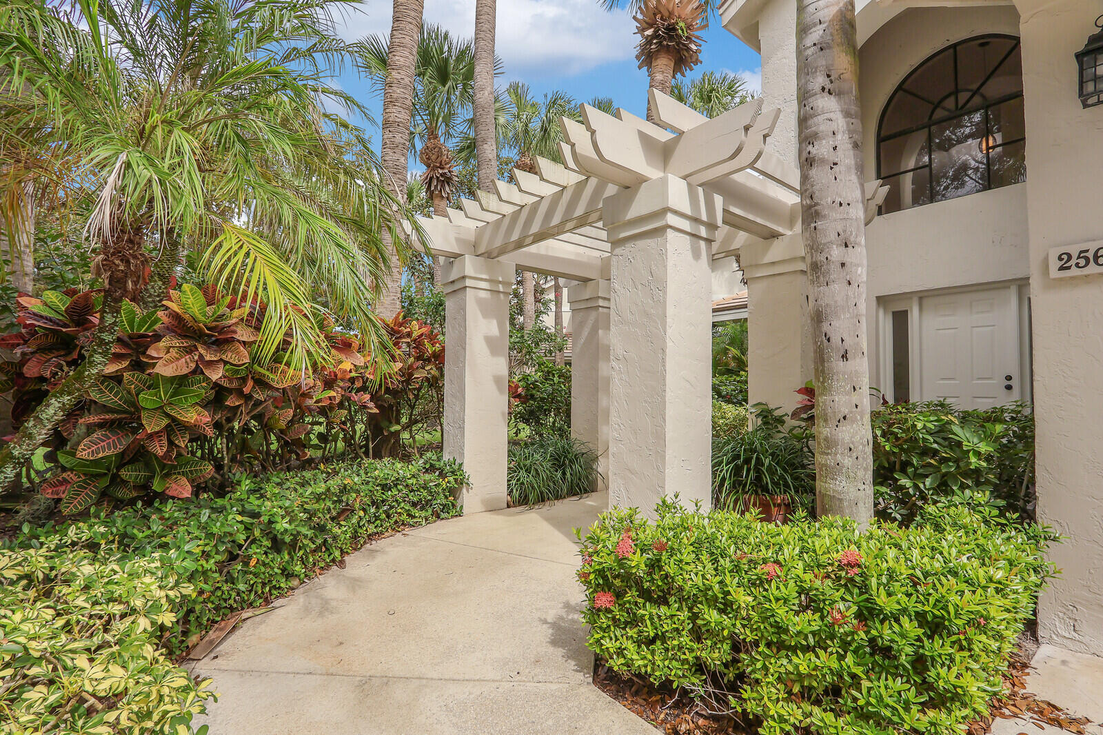 WEST BAY AT JONATHANS LANDING CONDO - Residential Lease