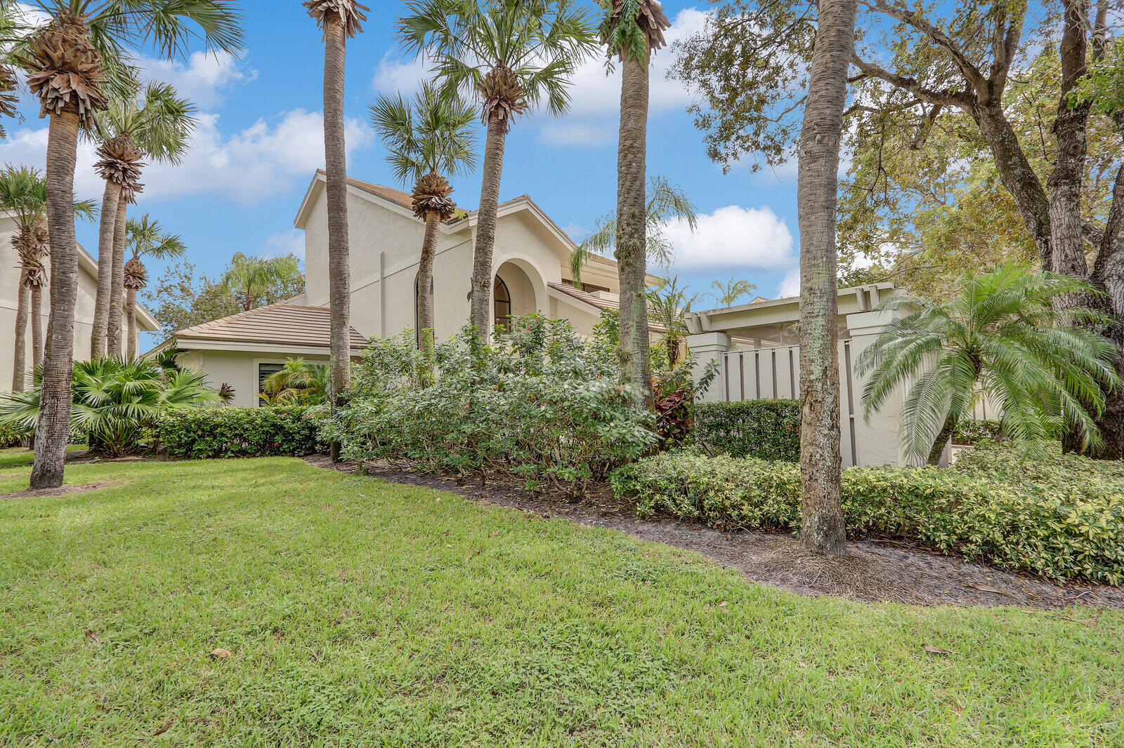 WEST BAY AT JONATHANS LANDING CONDO - Residential Lease