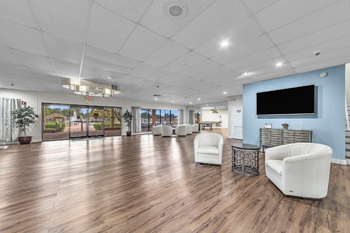 CARRIAGE HILLS - Residential
