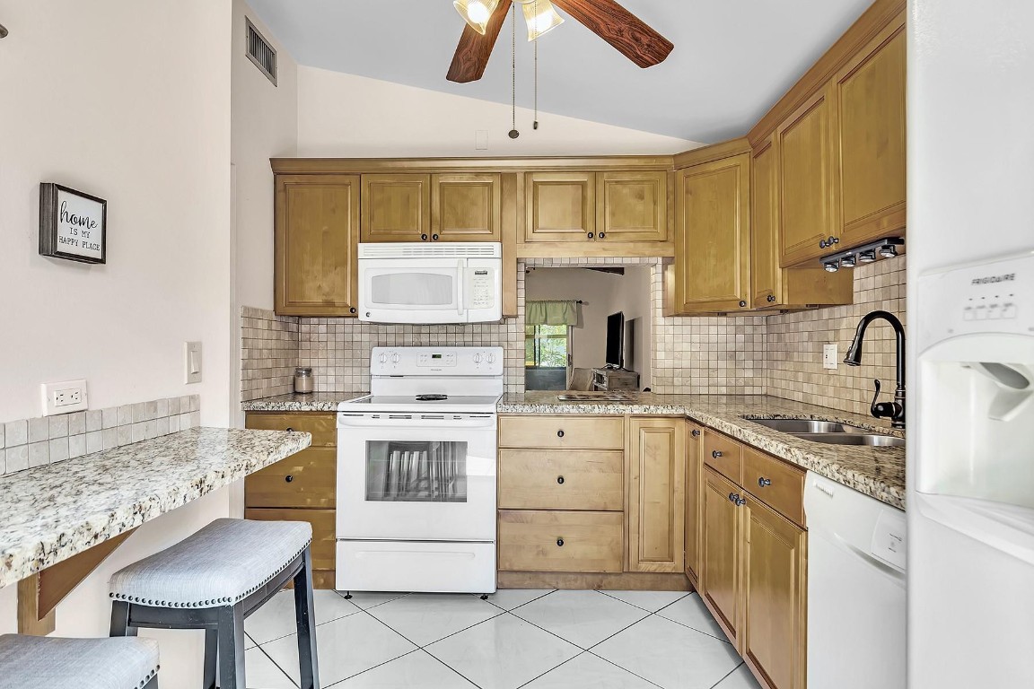CARRIAGE HILLS - Residential