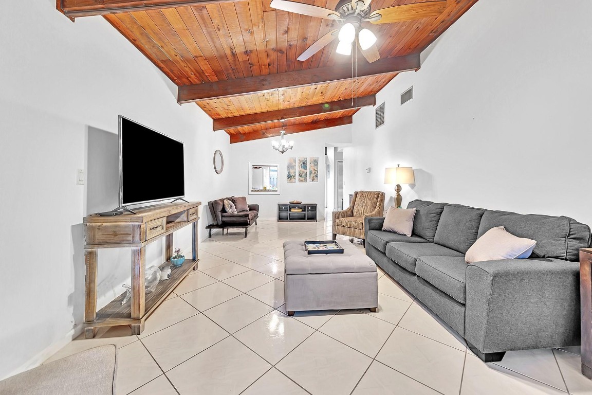CARRIAGE HILLS - Residential