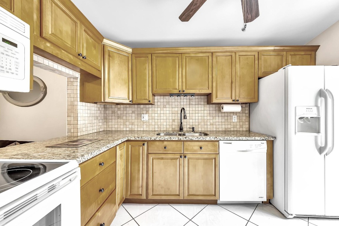 CARRIAGE HILLS - Residential