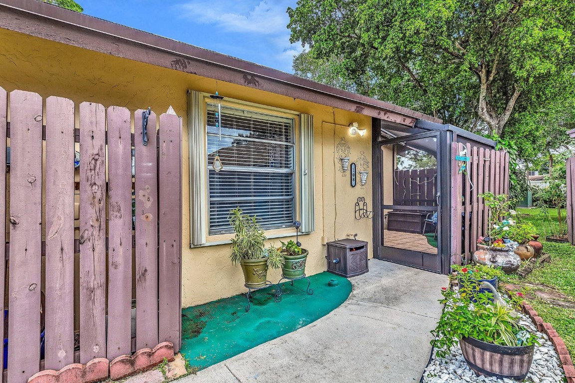 CARRIAGE HILLS - Residential