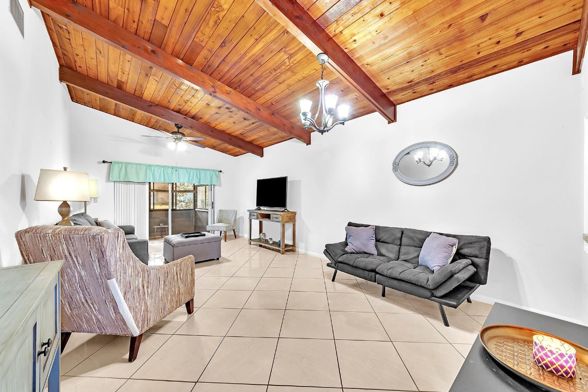 CARRIAGE HILLS - Residential