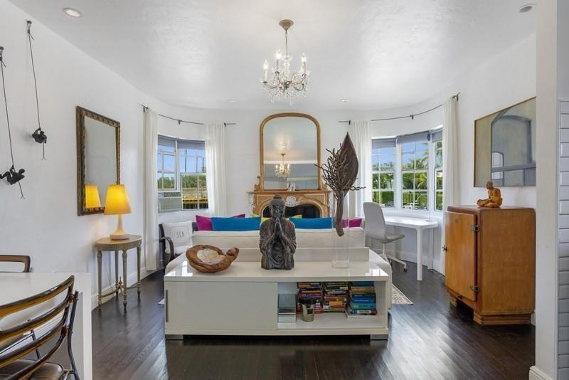 Charming 1-bedroom located in the heart of Miami’s iconic Art Deco district. Set in a historic building that has just completed renovations, the property blends classic architectural charm with refreshed interiors and common areas.Ideally situated near the beach, top restaurants, cafés, shopping, and vibrant nightlife, this residence offers the best of Miami living. It also presents a fantastic investment opportunity in one of the city’s most desirable and high-demand neighborhoods. Rented out until JULY 2026
