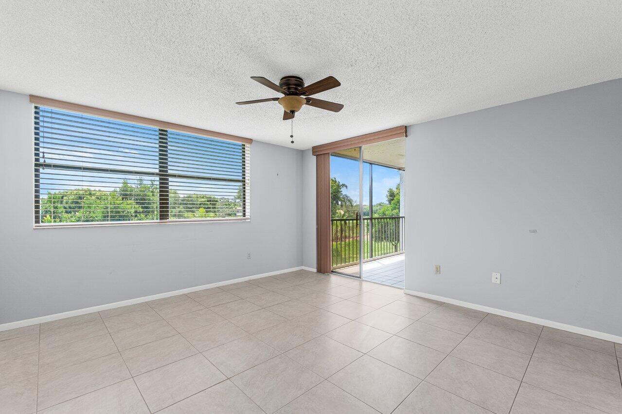 CLUB ROYALE - Residential Lease
