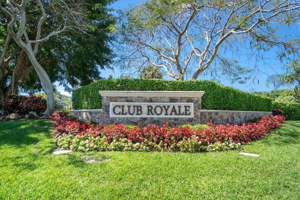 CLUB ROYALE - Residential Lease