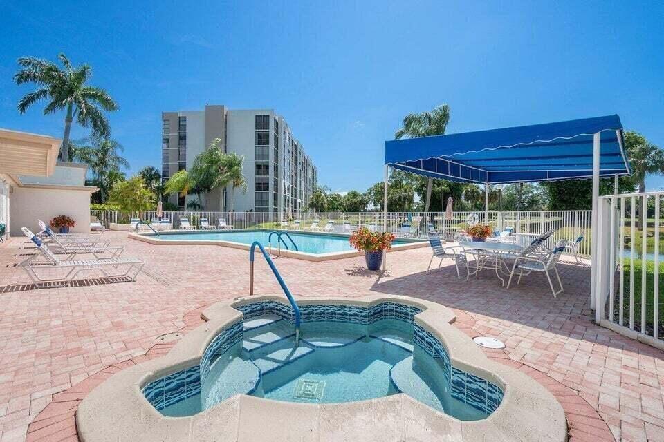 CLUB ROYALE - Residential Lease
