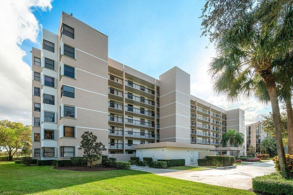 Beautiful condo with a golf course view. Third floor 2 bedroom unit looking out to the Jack Nicklaus designed Via Mizner Golf & City Club course. Large screened balcony. Tile floors. Light, bright and open floor plan. Private inside laundry. Covered parking. Club Royale is among the best of central Boca. Brand new lobbies and clubhouse renovation. Lakefront clubhouse with exercise room, pool, hot tub and outstanding view. Amazing central Boca location. short drive to restaurants, shopping and the beach. Move fast on this one!