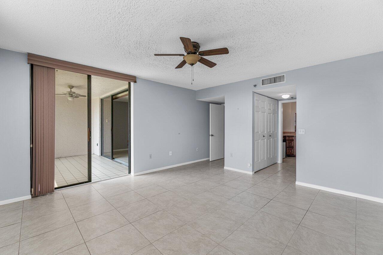 CLUB ROYALE - Residential Lease