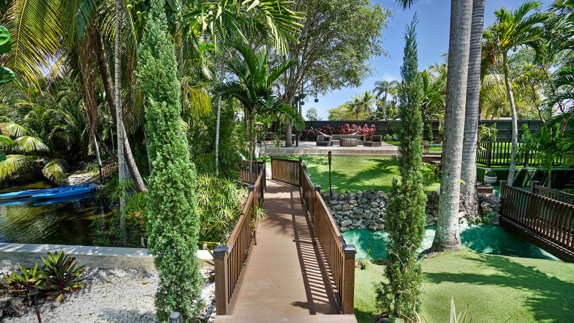 LAZY LAKE - Residential