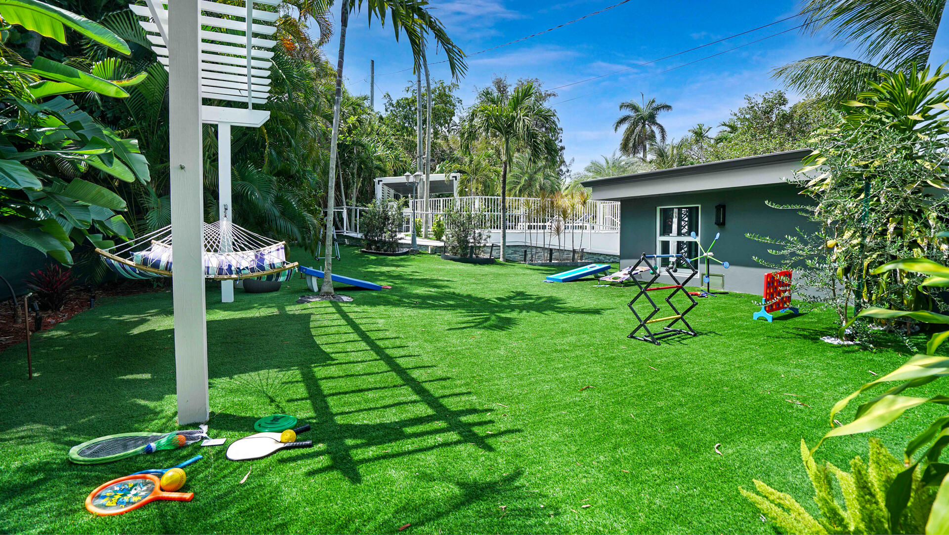 LAZY LAKE - Residential
