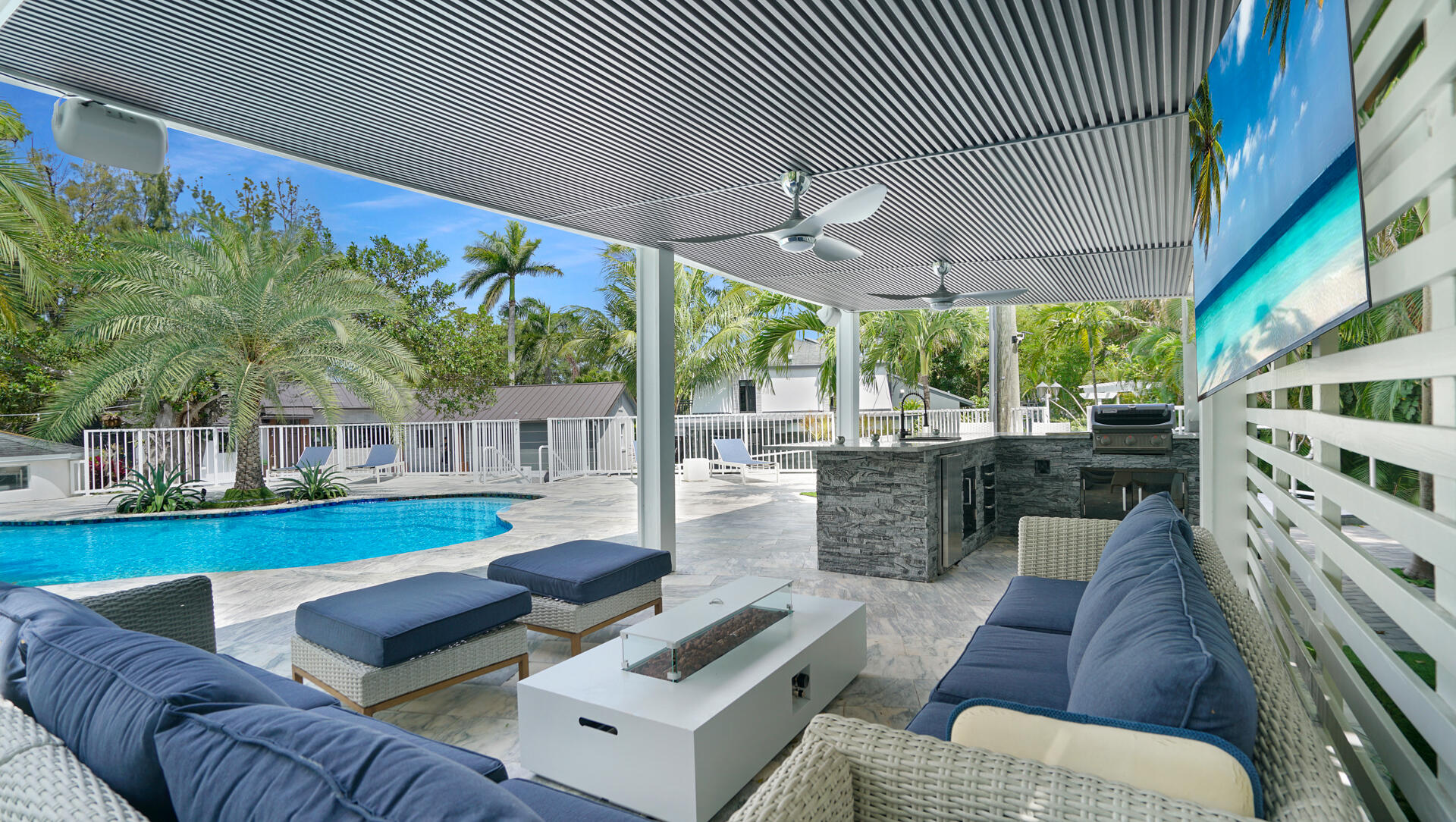LAZY LAKE - Residential