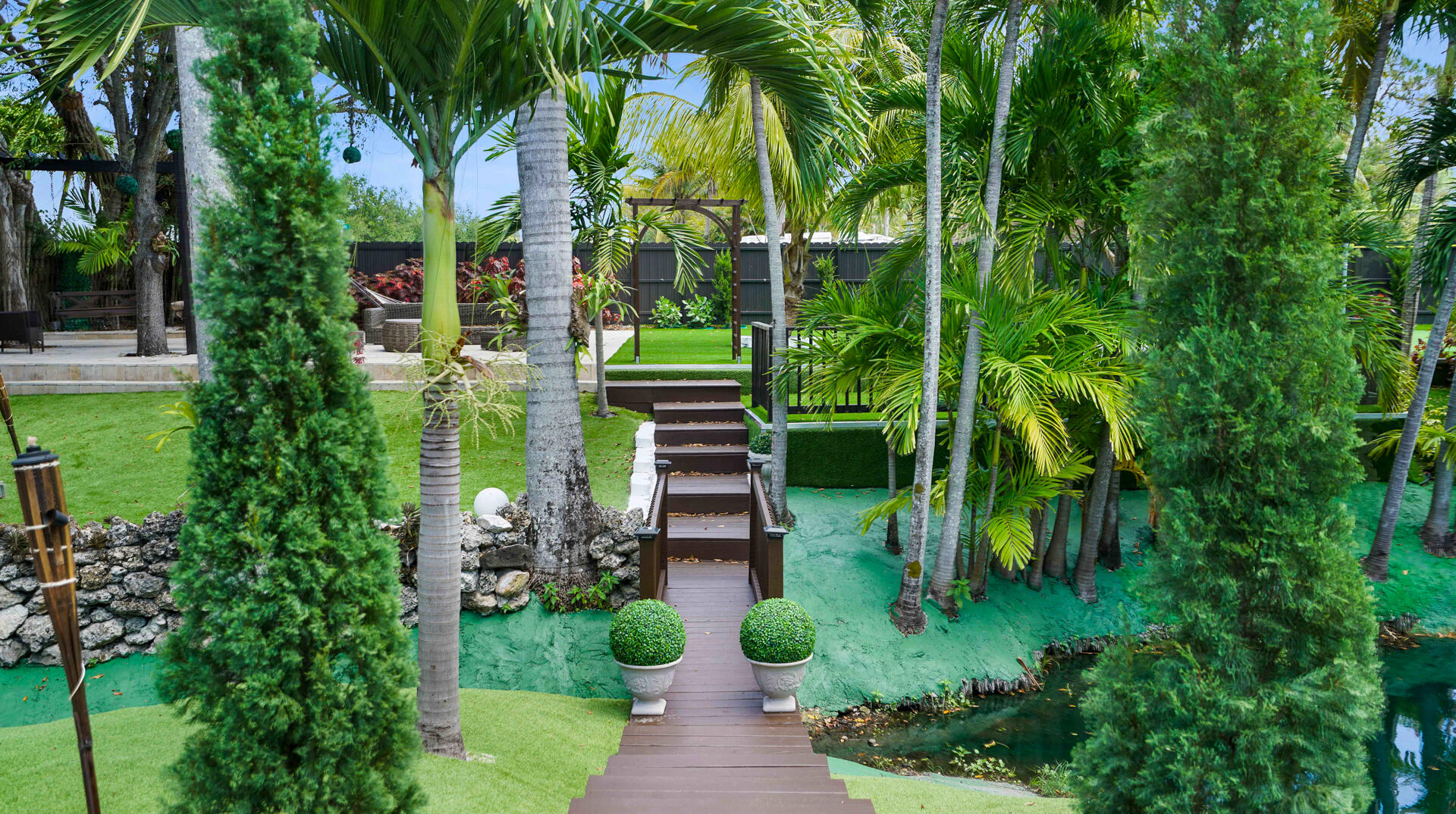 LAZY LAKE - Residential