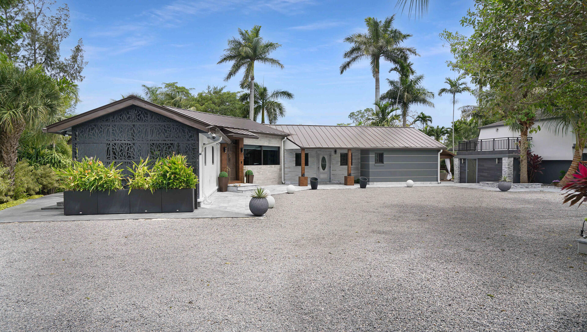 LAZY LAKE - Residential