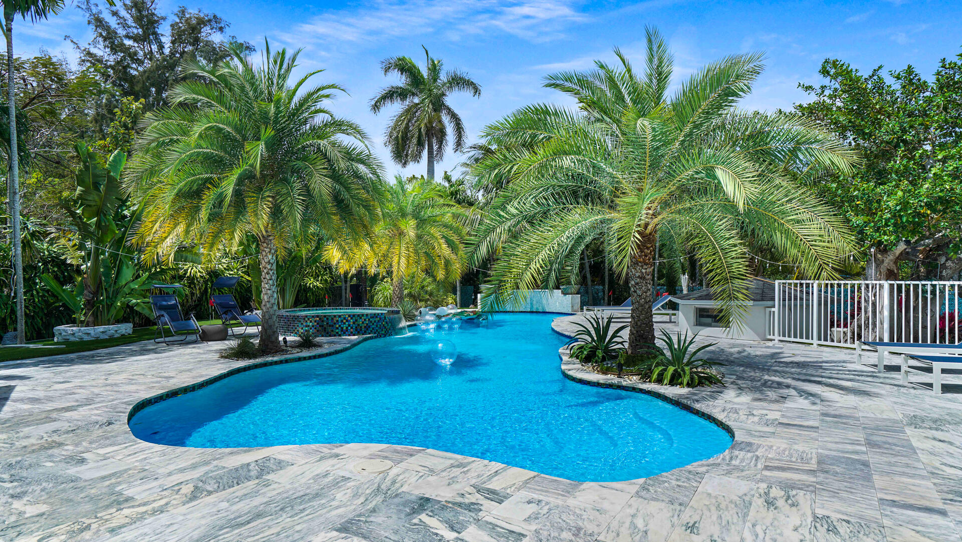 LAZY LAKE - Residential