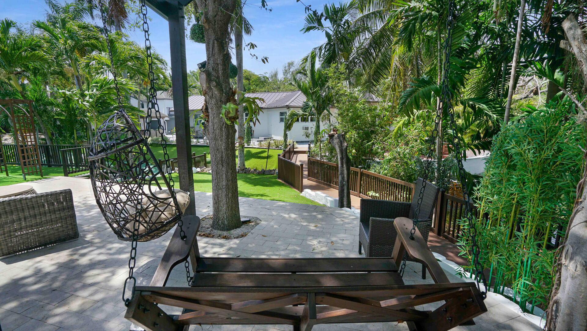 LAZY LAKE - Residential