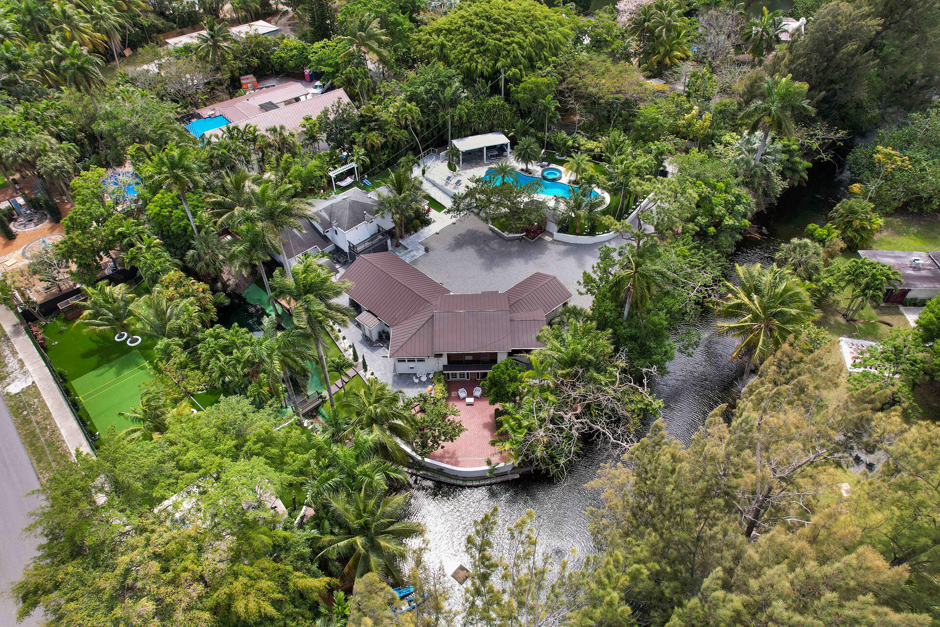 LAZY LAKE - Residential