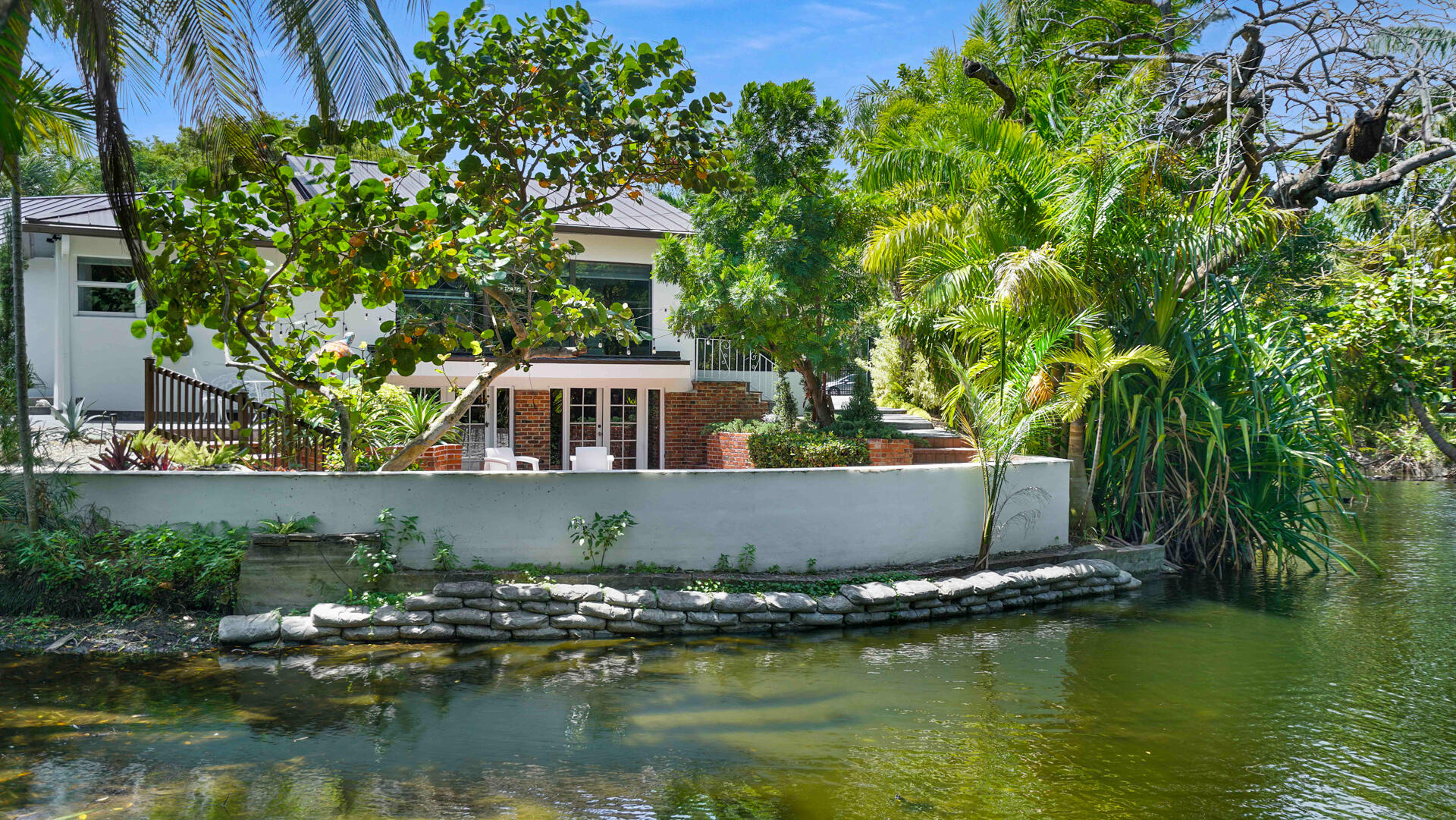 LAZY LAKE - Residential
