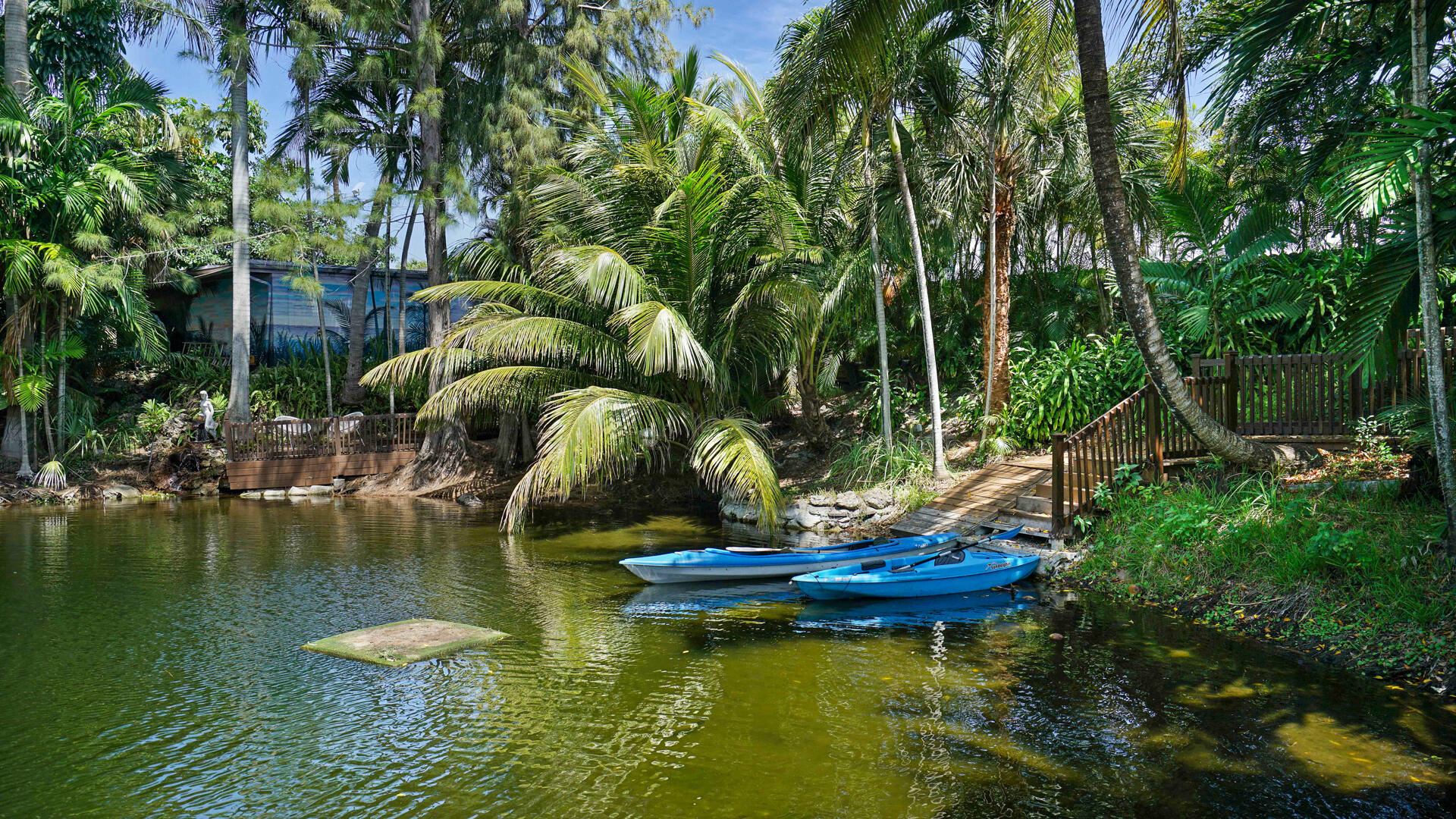 LAZY LAKE - Residential