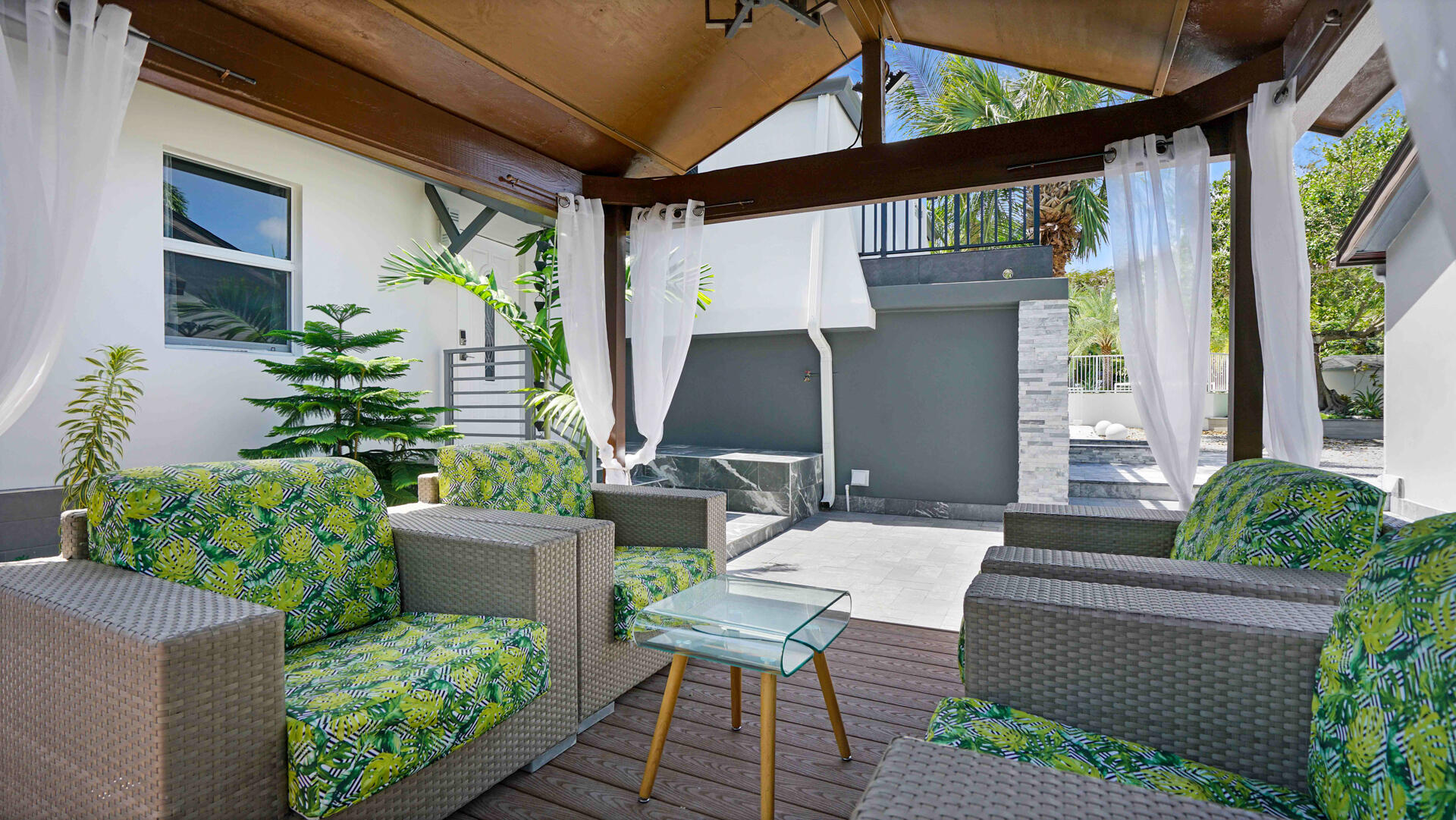 LAZY LAKE - Residential