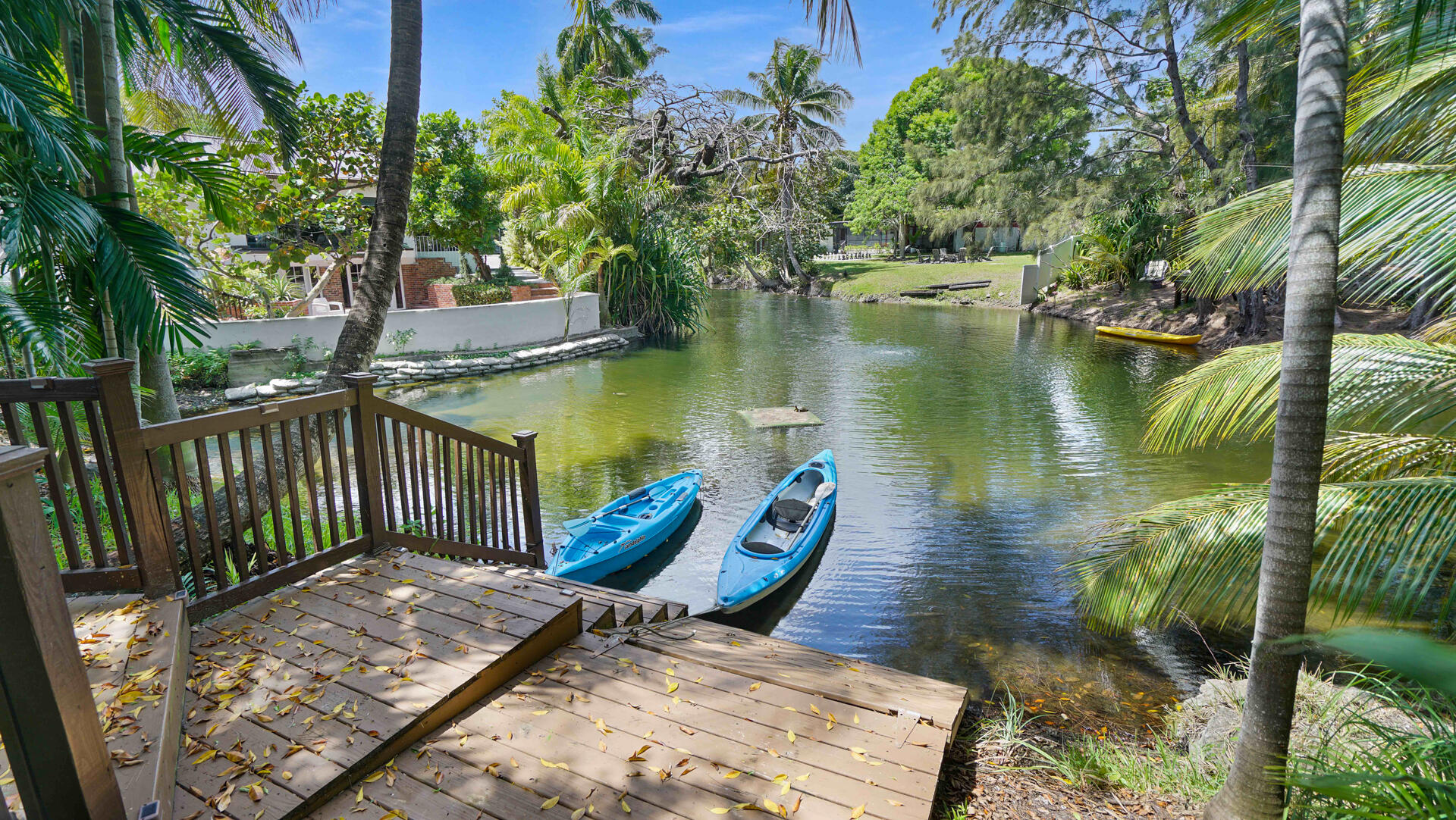 LAZY LAKE - Residential
