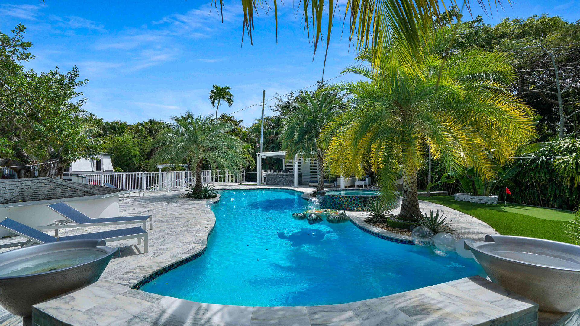 LAZY LAKE - Residential