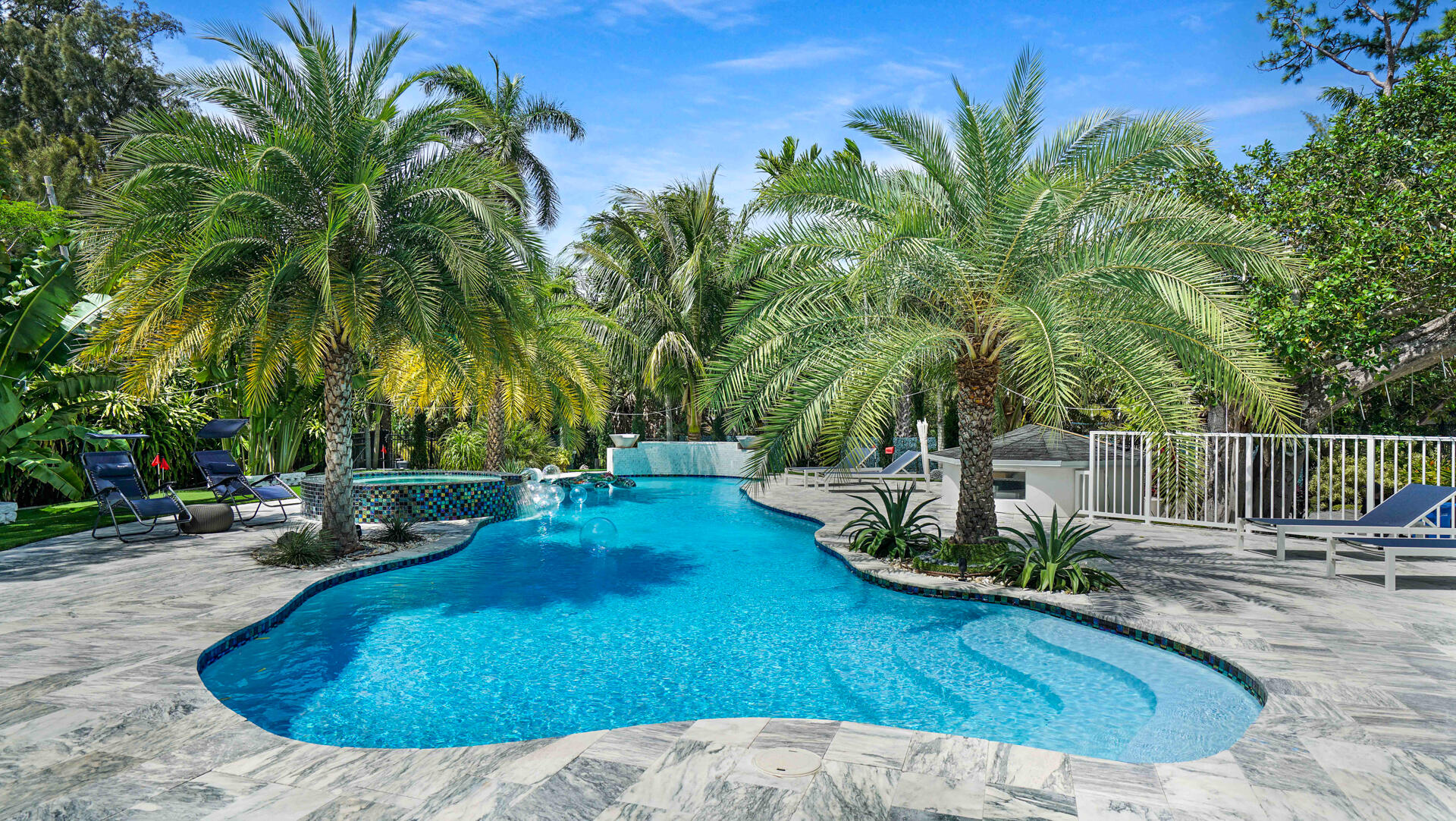 LAZY LAKE - Residential
