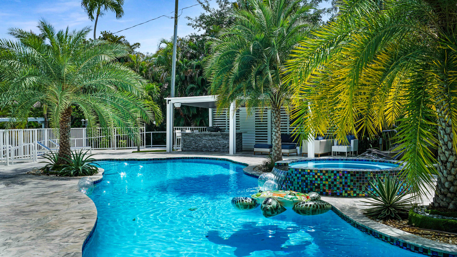 LAZY LAKE - Residential